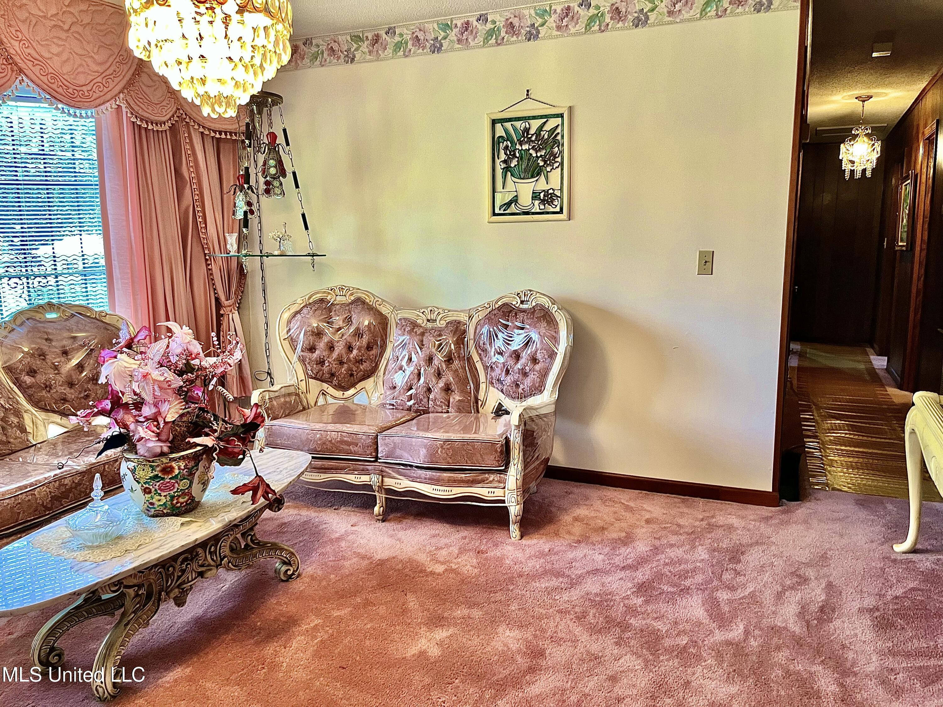 1335 Chestnut Street Property Photo 5