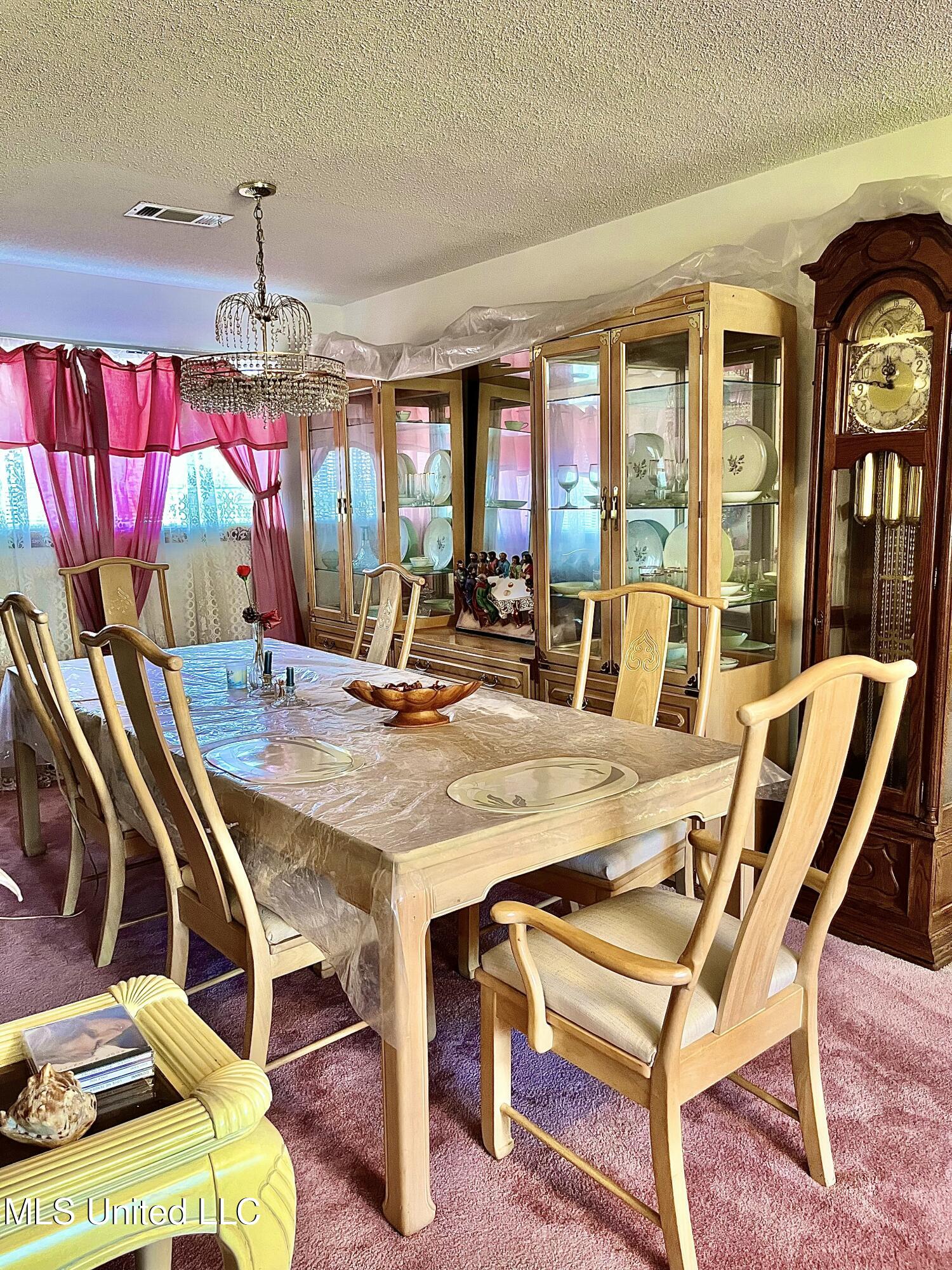 1335 Chestnut Street Property Photo 8