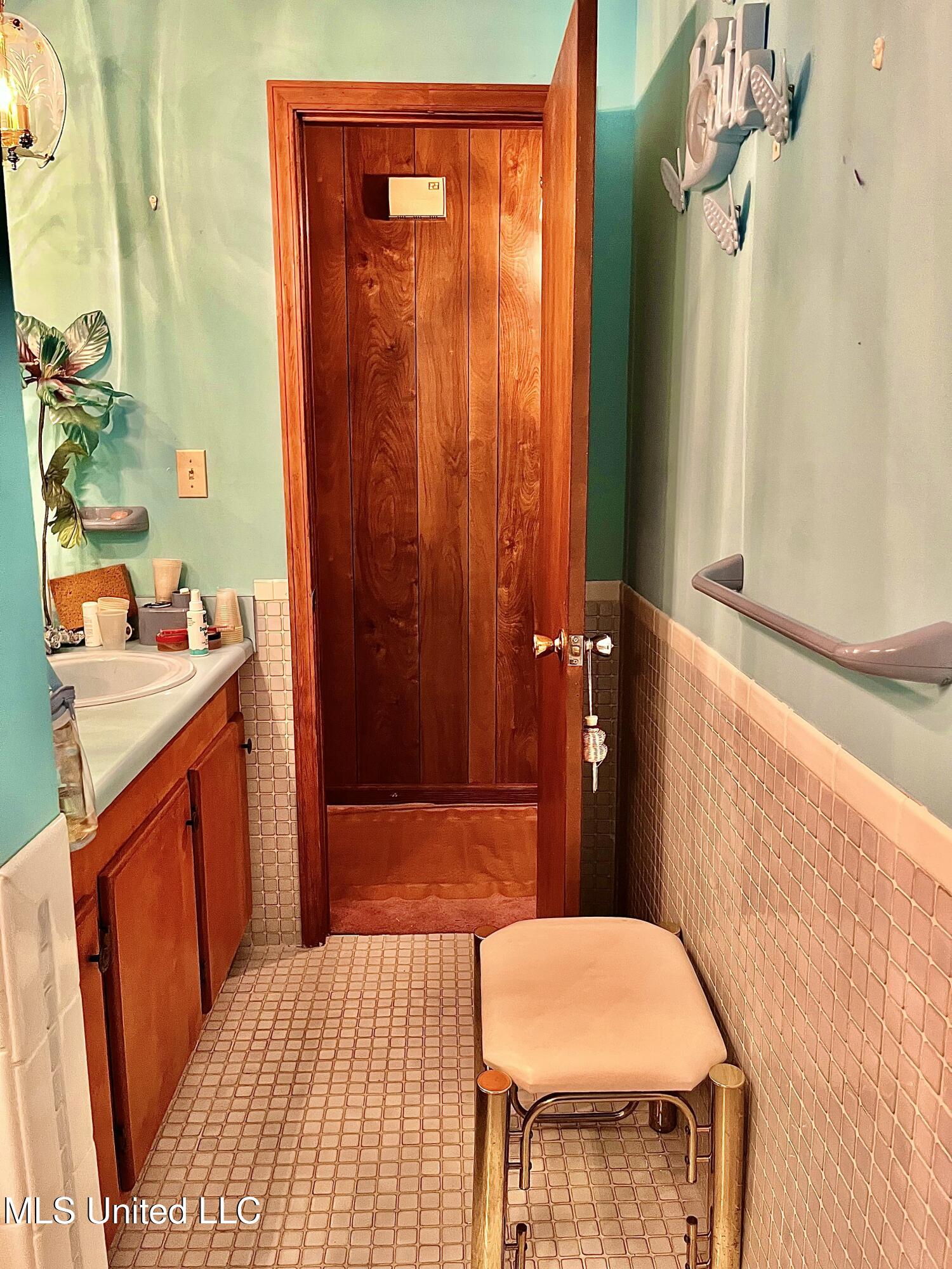 1335 Chestnut Street Property Photo 13