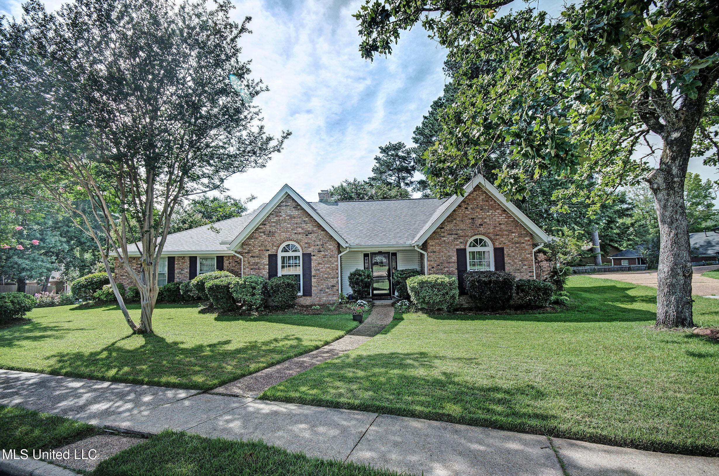 320 Woodhollow Cove Property Photo 1