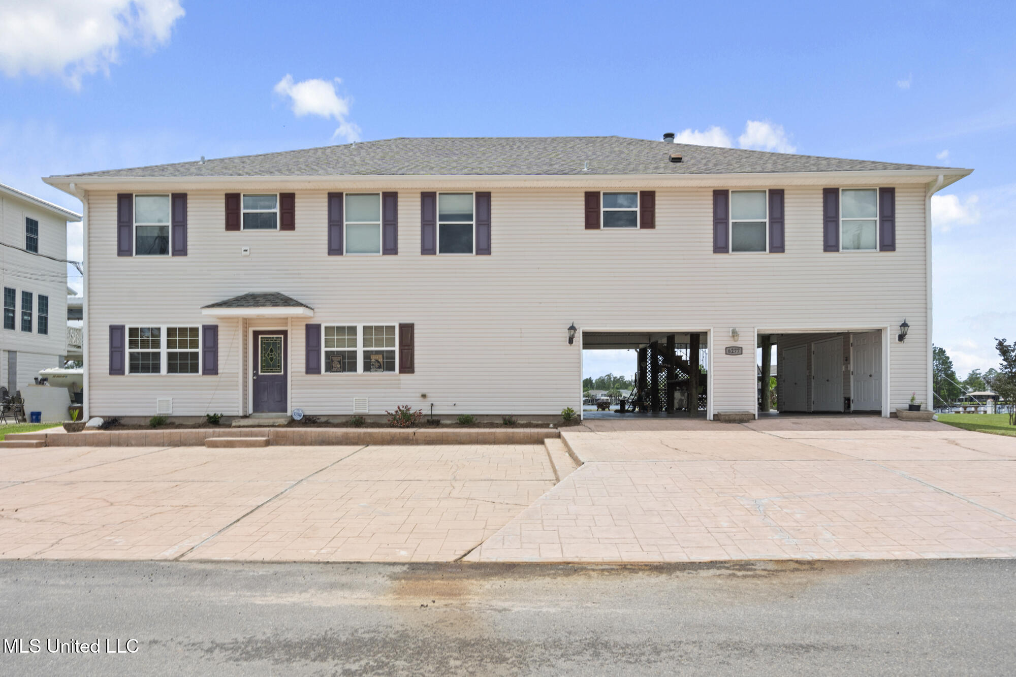6277 Pontiac Drive Property Photo 1