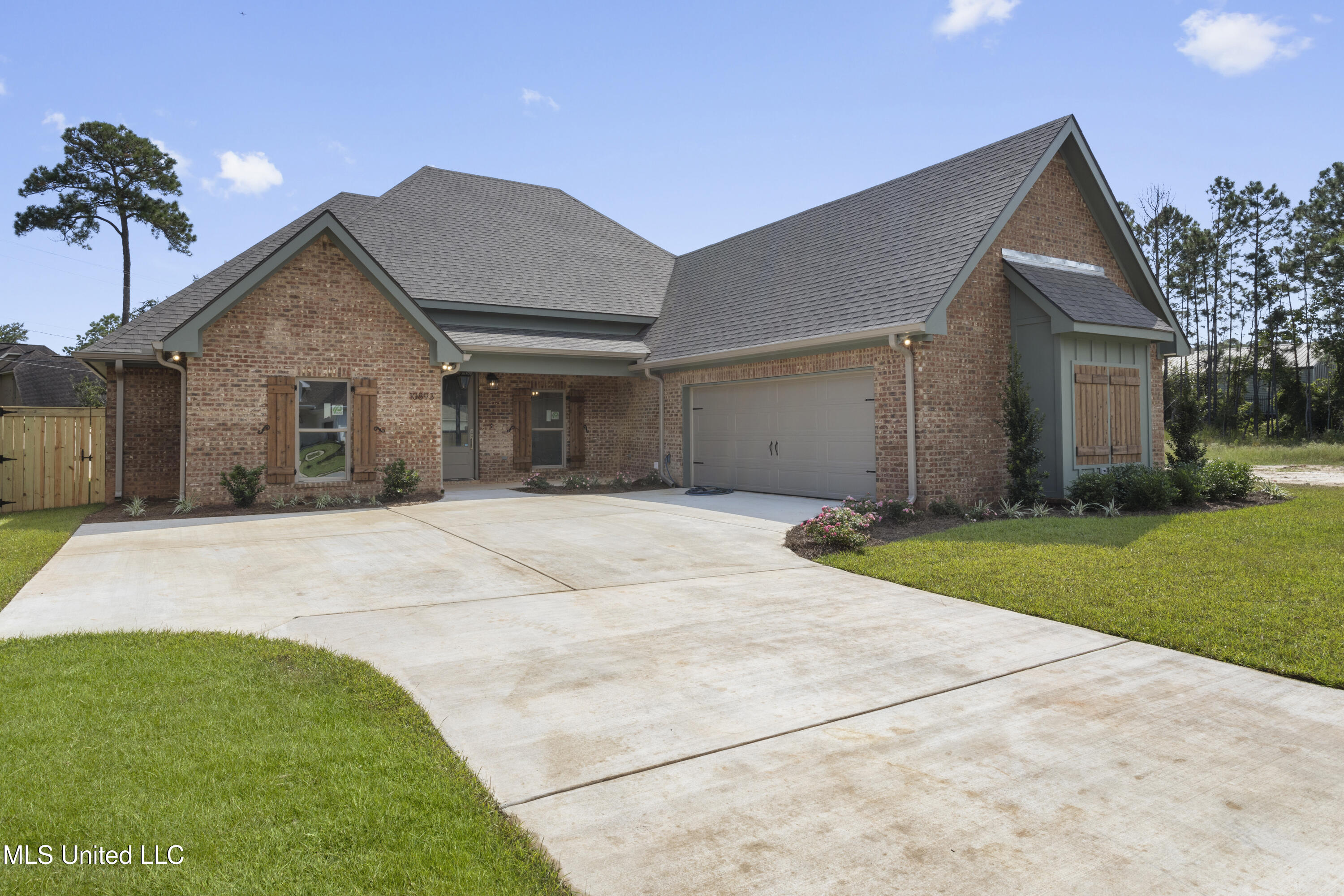 10893 Lily Lane Property Photo 2