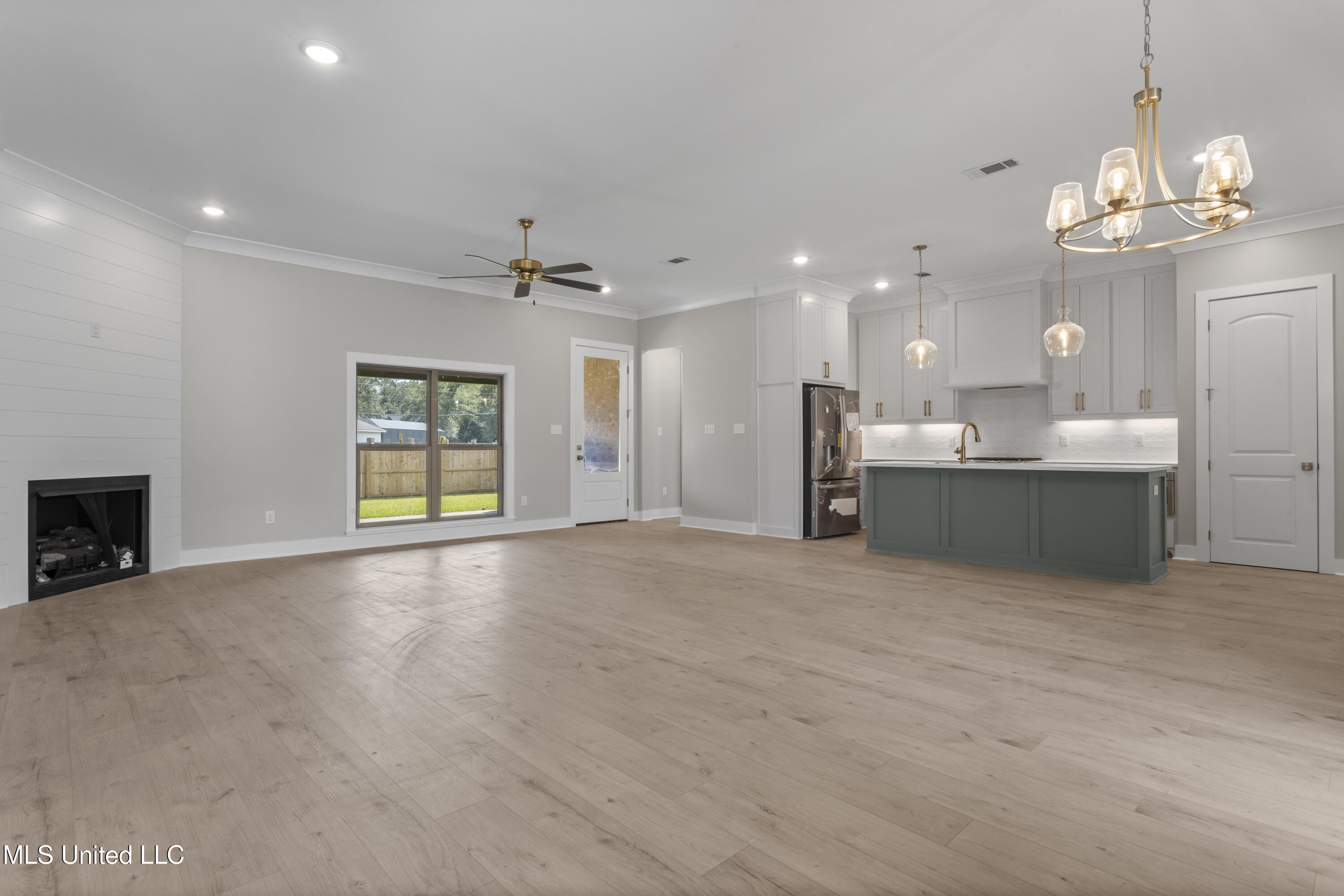 10893 Lily Lane Property Photo 5