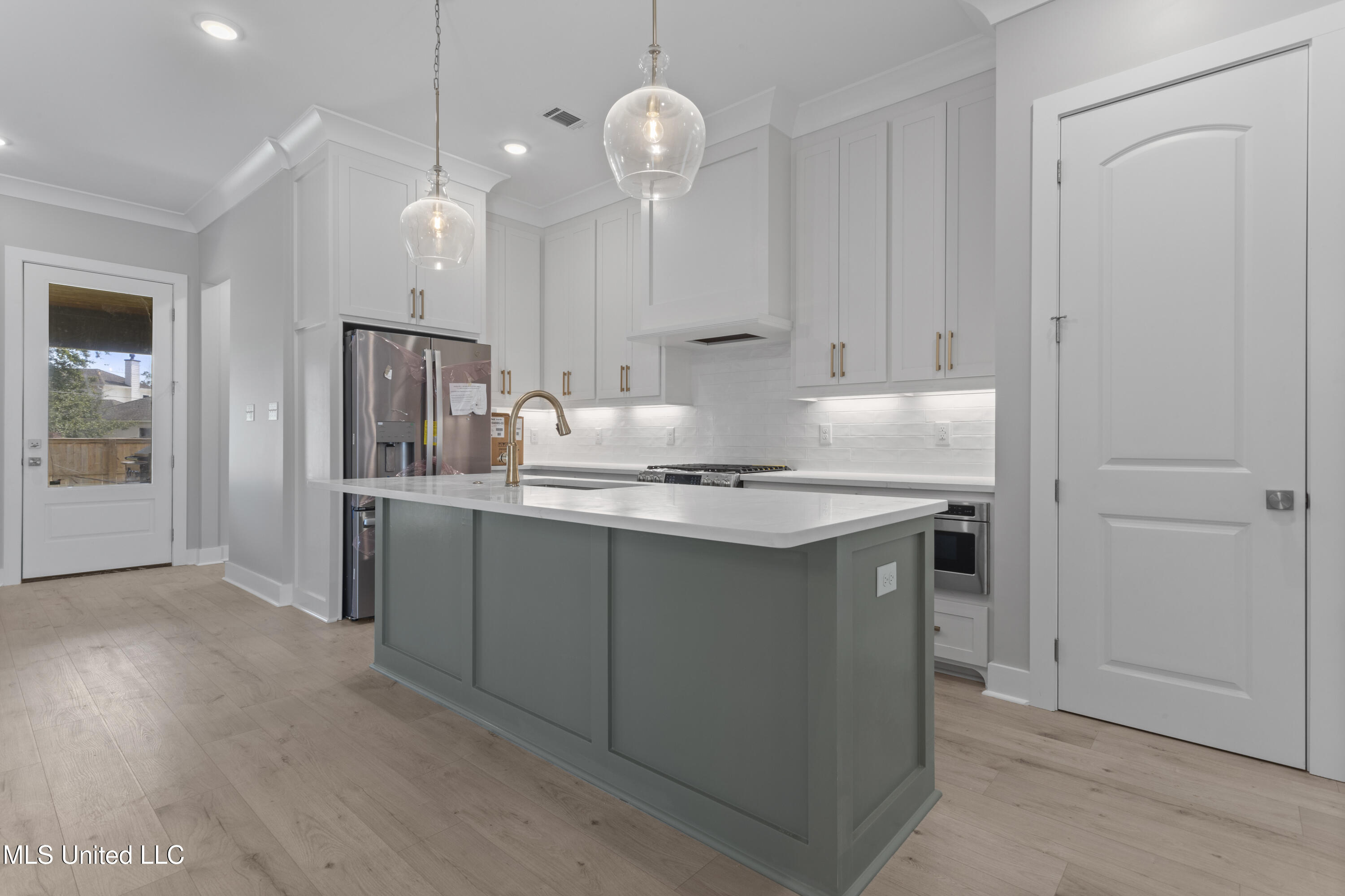 10893 Lily Lane Property Photo 7