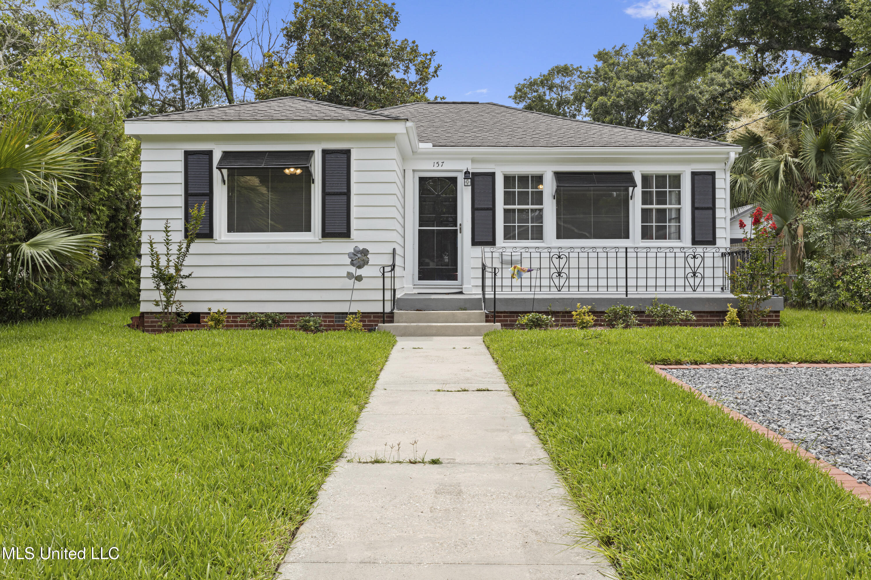157 Saint Charles Avenue Property Photo 1