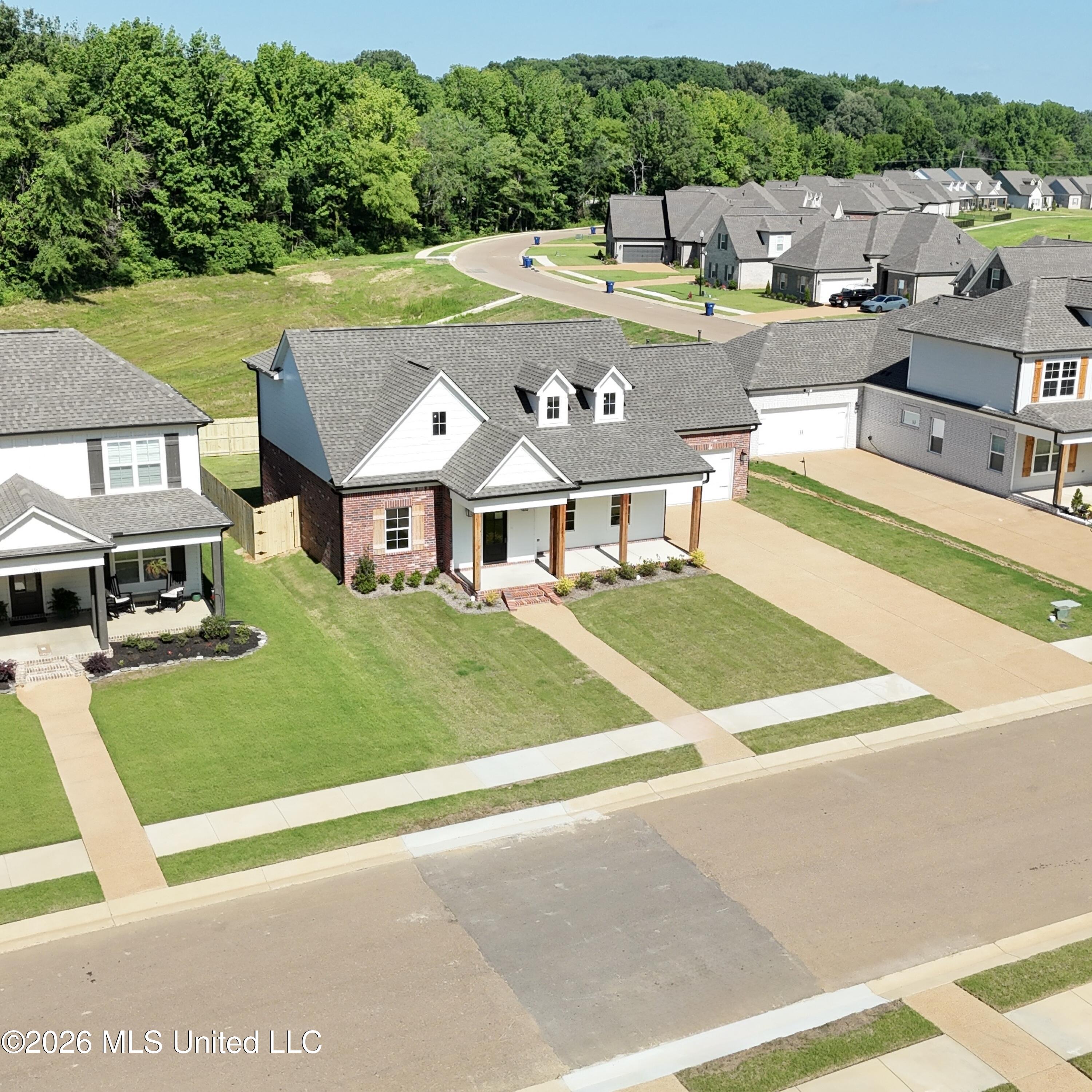 1347 Creekside Lane Property Photo 2