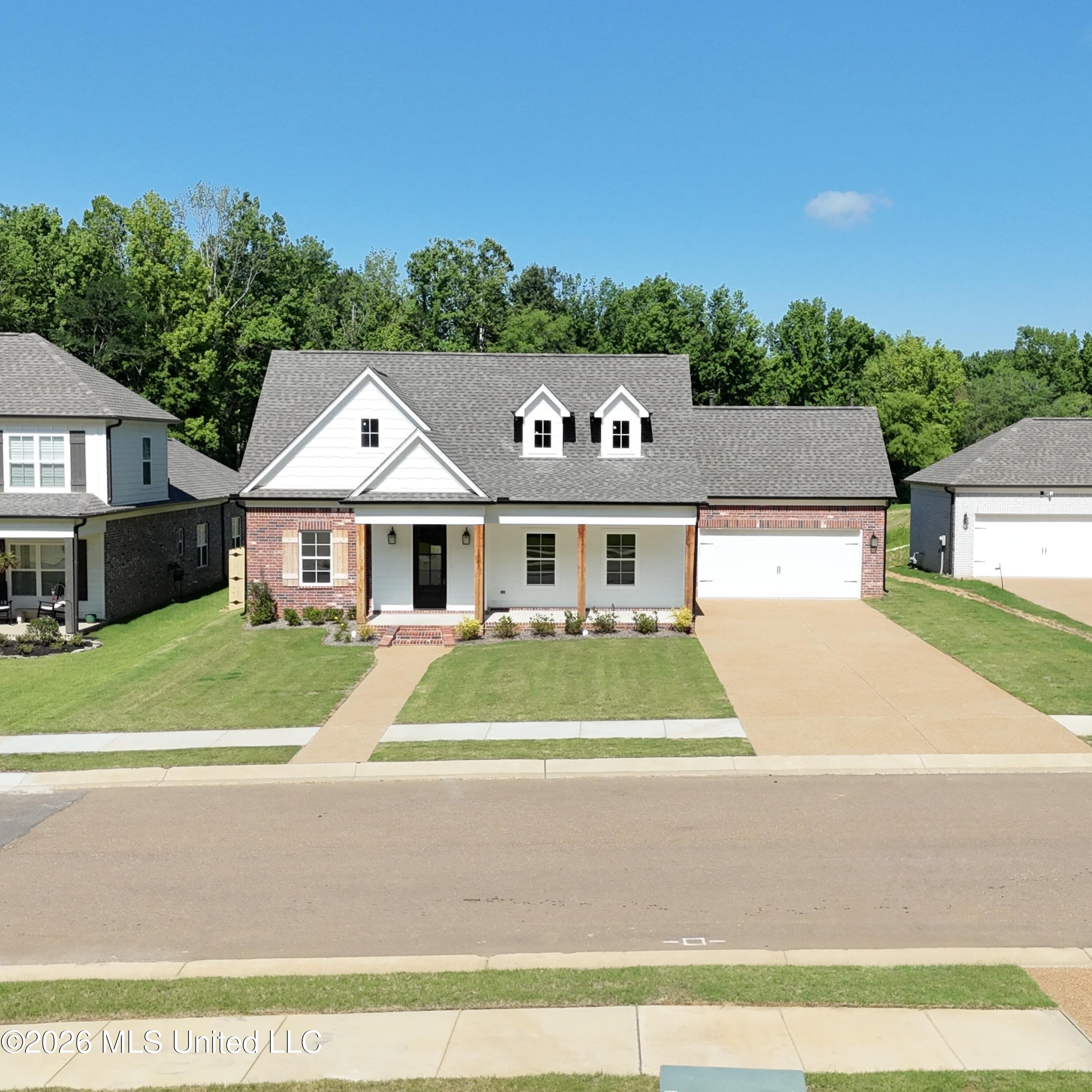 1347 Creekside Lane Property Photo 3