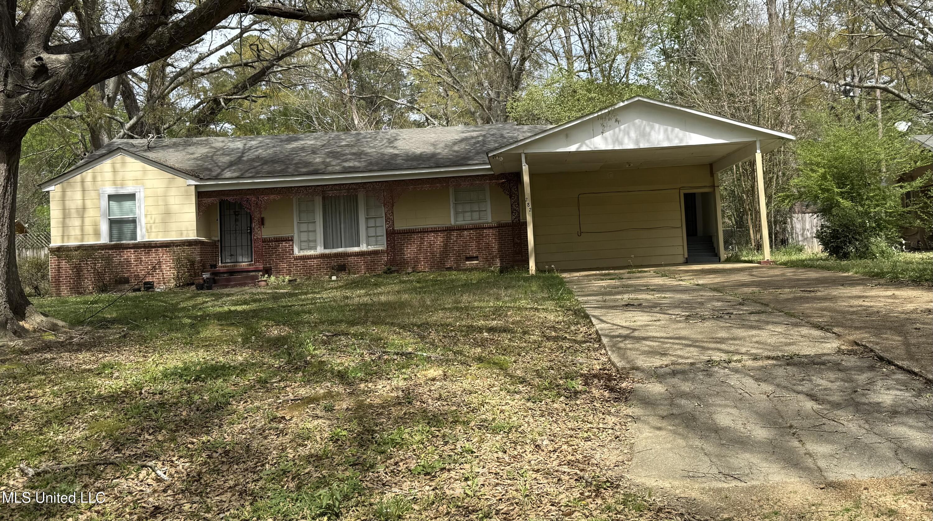 282 Iris Avenue Property Photo 1