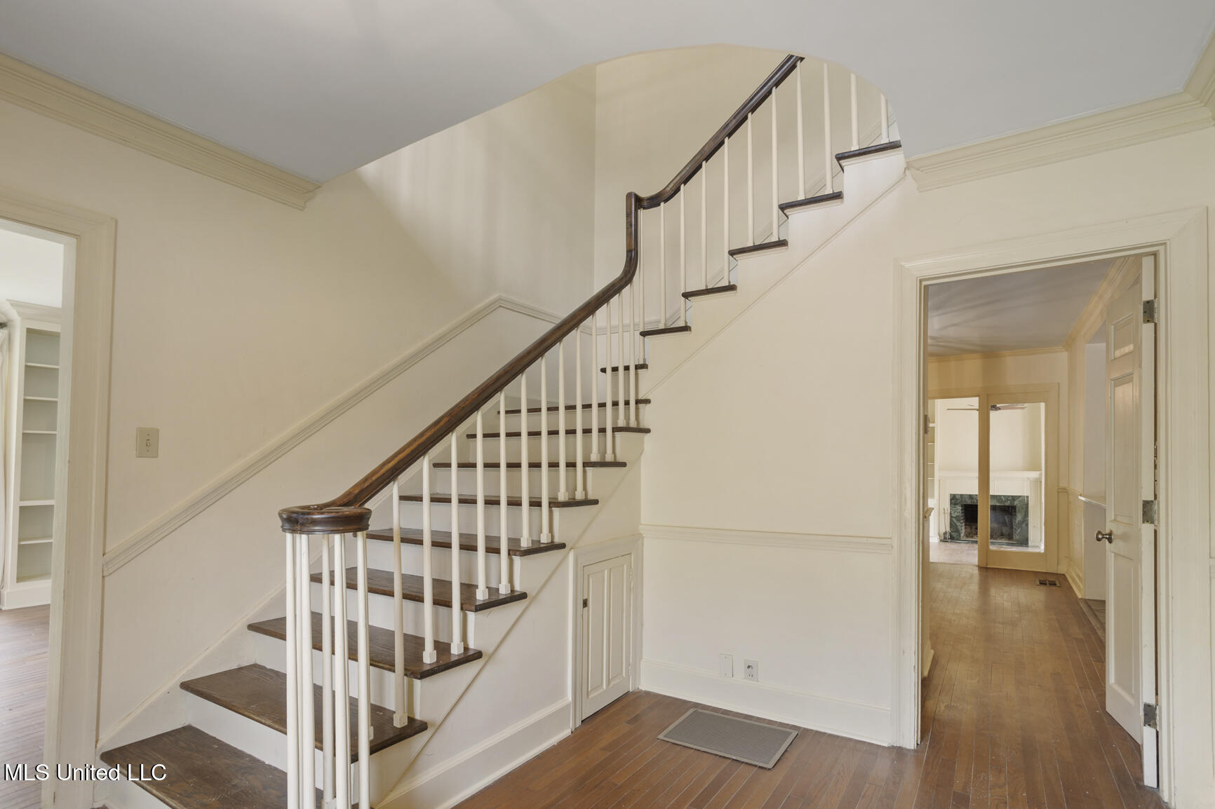 3831 Tyrone Drive Property Photo 3