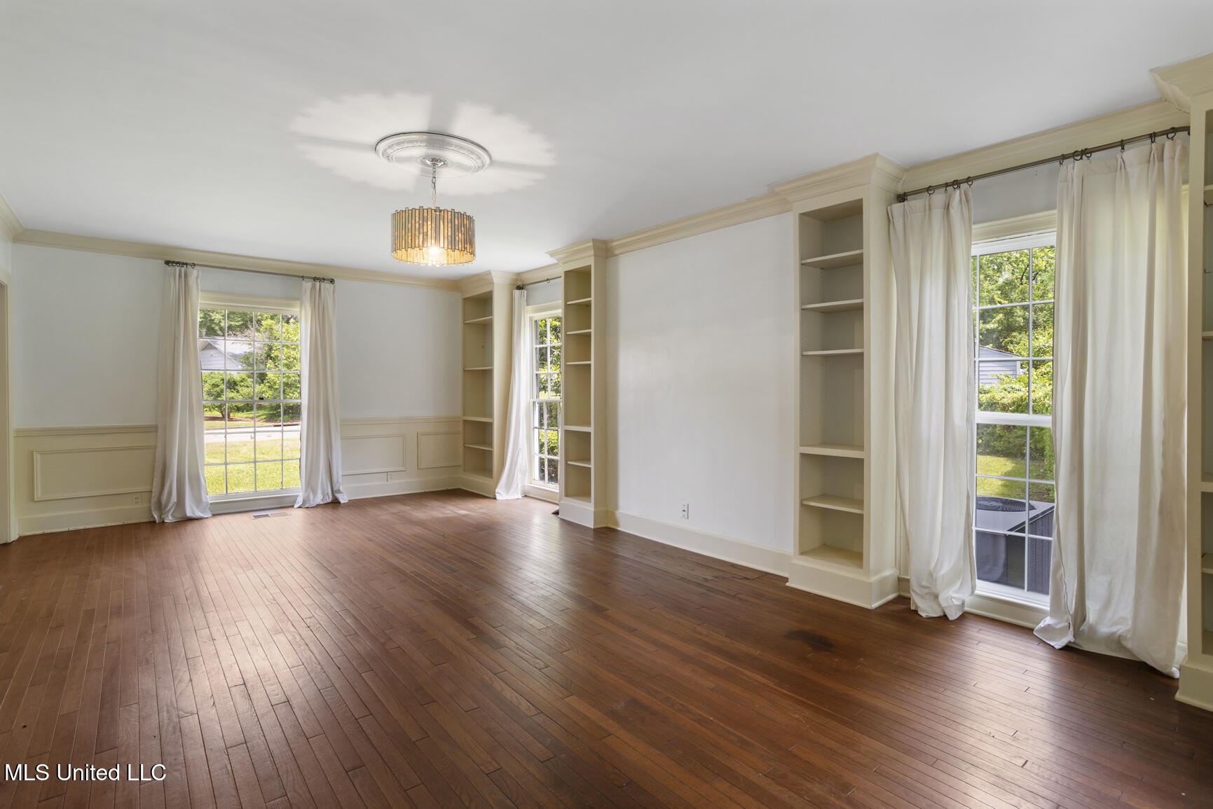 3831 Tyrone Drive Property Photo 4