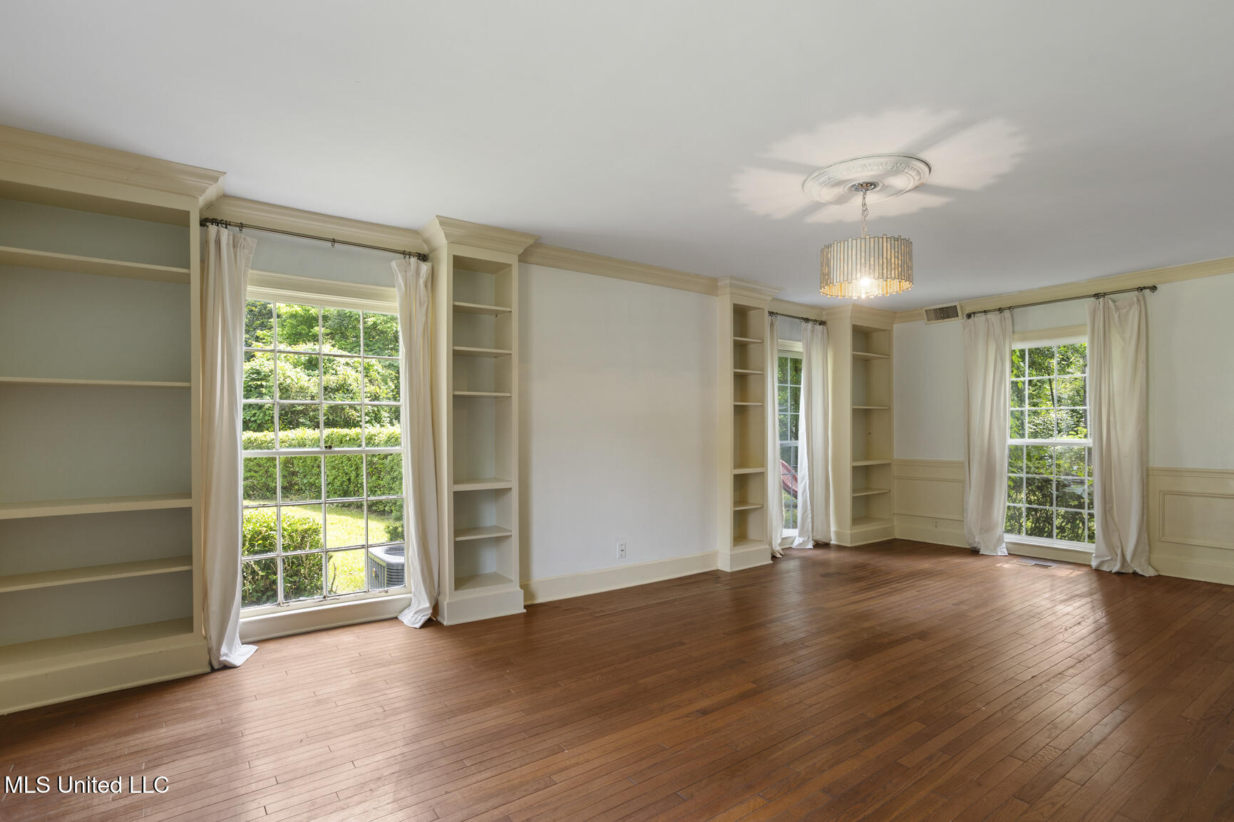 3831 Tyrone Drive Property Photo 5