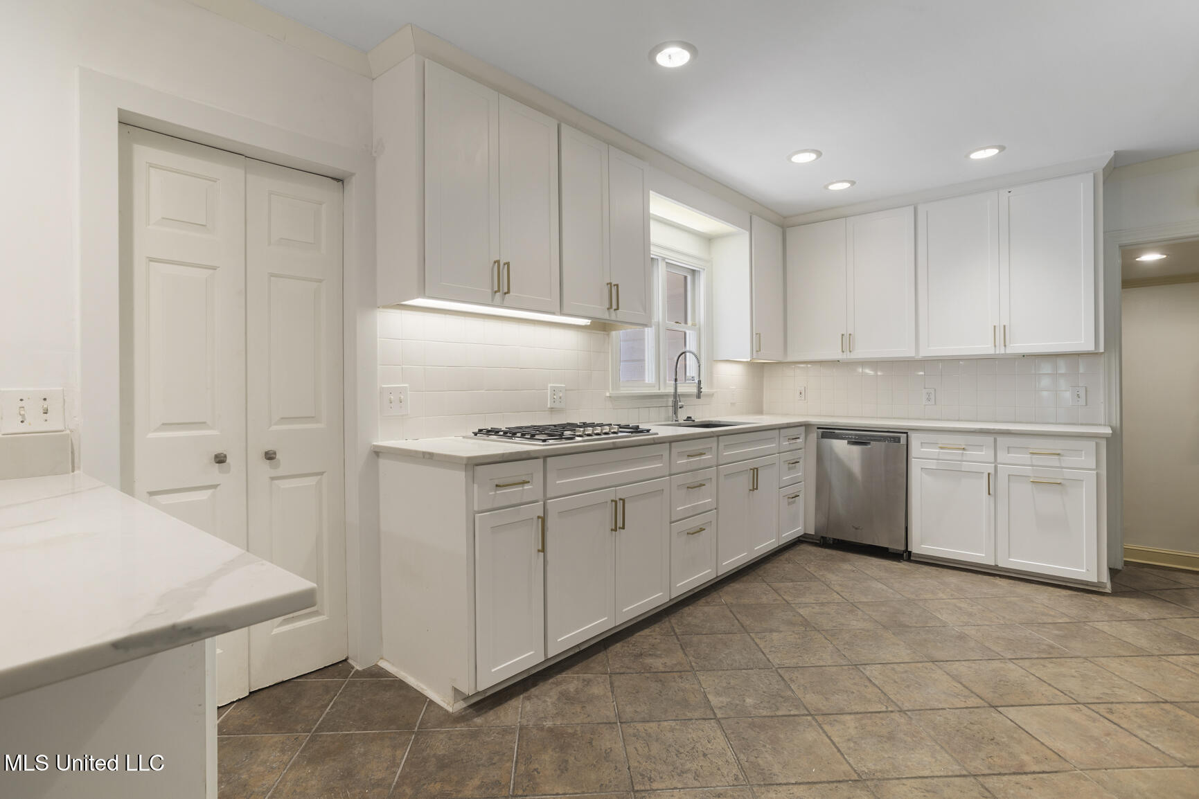 3831 Tyrone Drive Property Photo 9