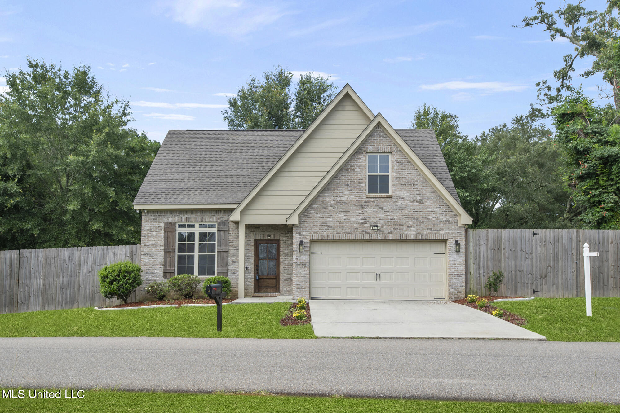 48 Coastal Oak Property Photo 1
