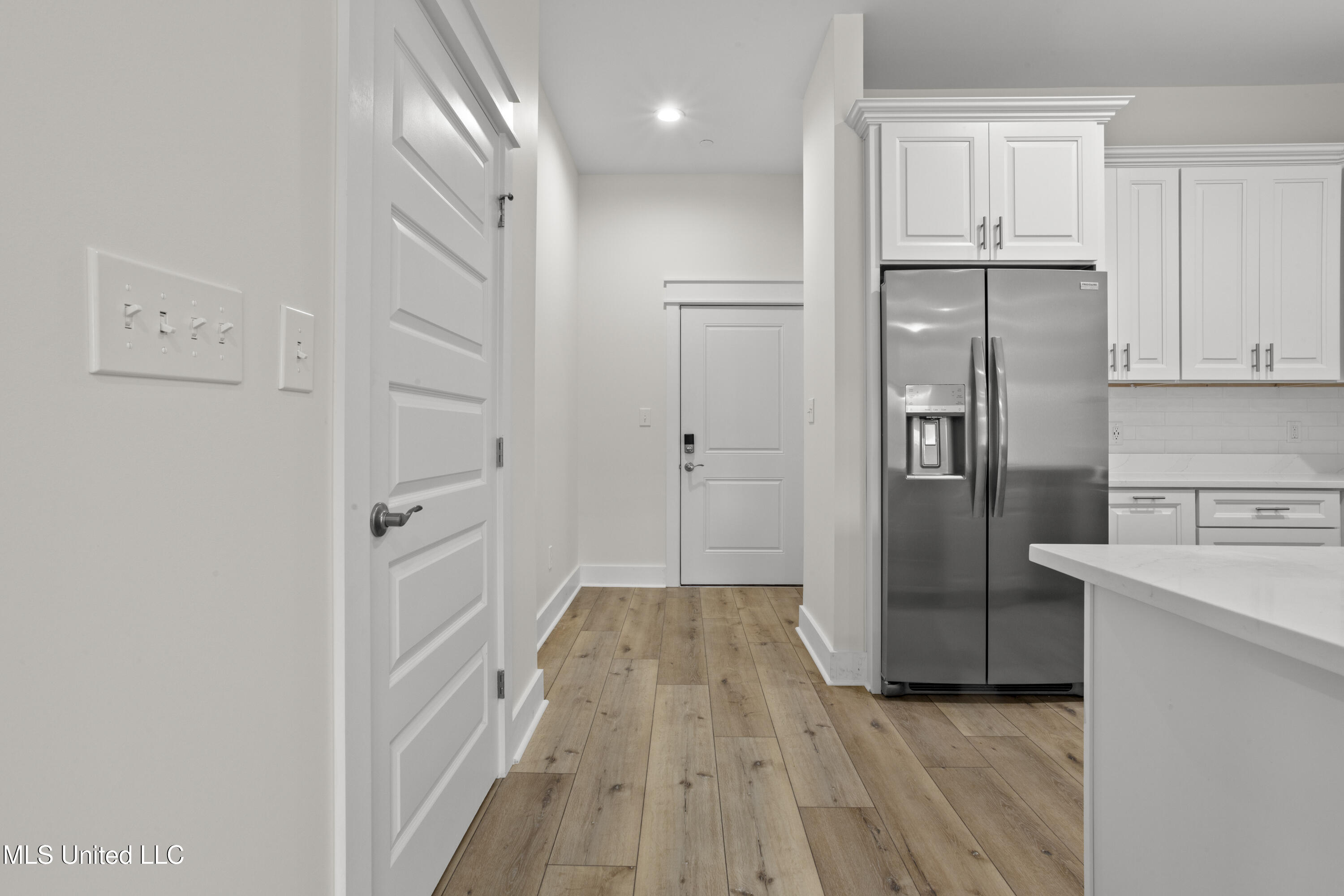 124 Court Unit #206 Street Property Photo 3