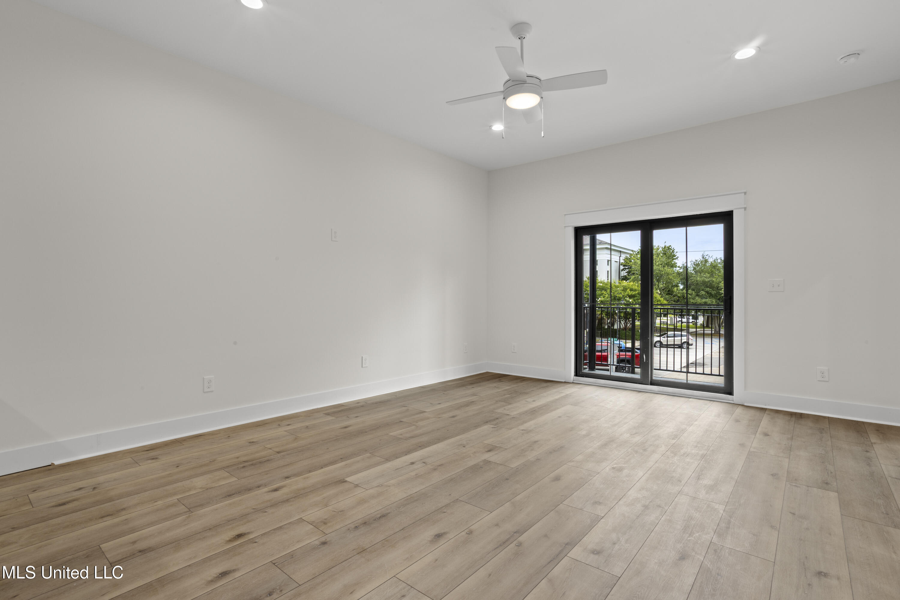 124 Court Unit #206 Street Property Photo 4