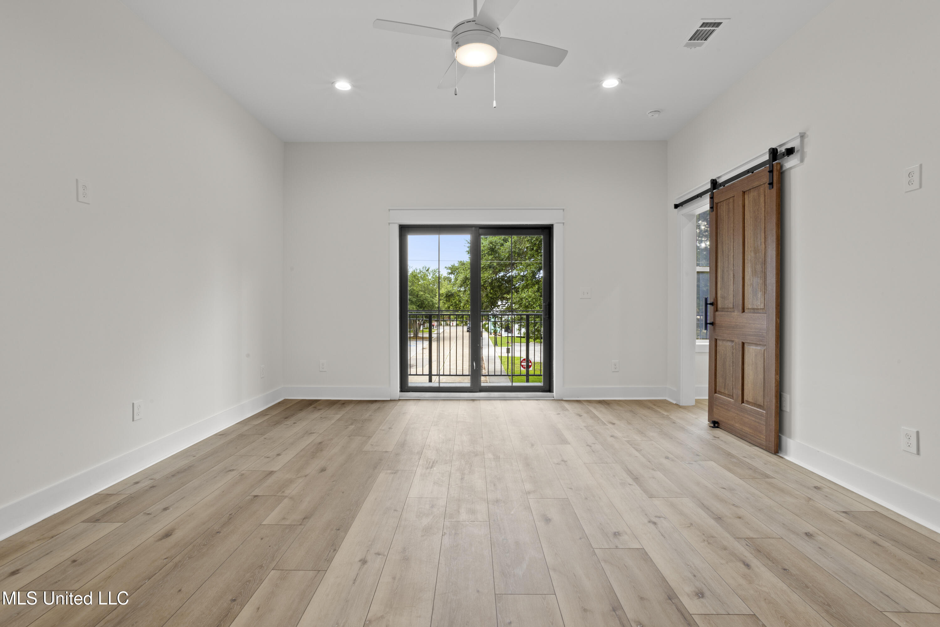 124 Court Unit #206 Street Property Photo 5