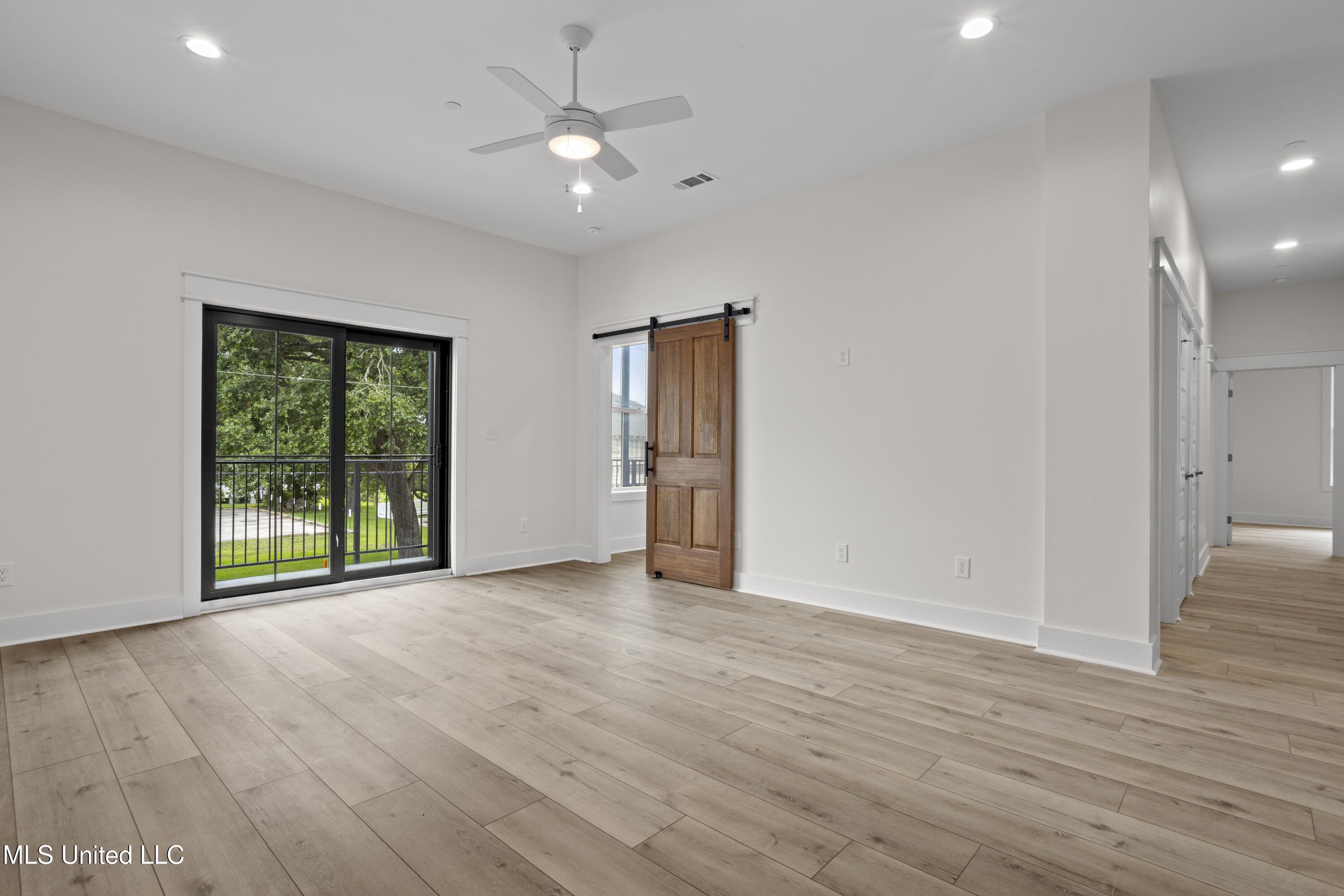 124 Court Unit #206 Street Property Photo 6