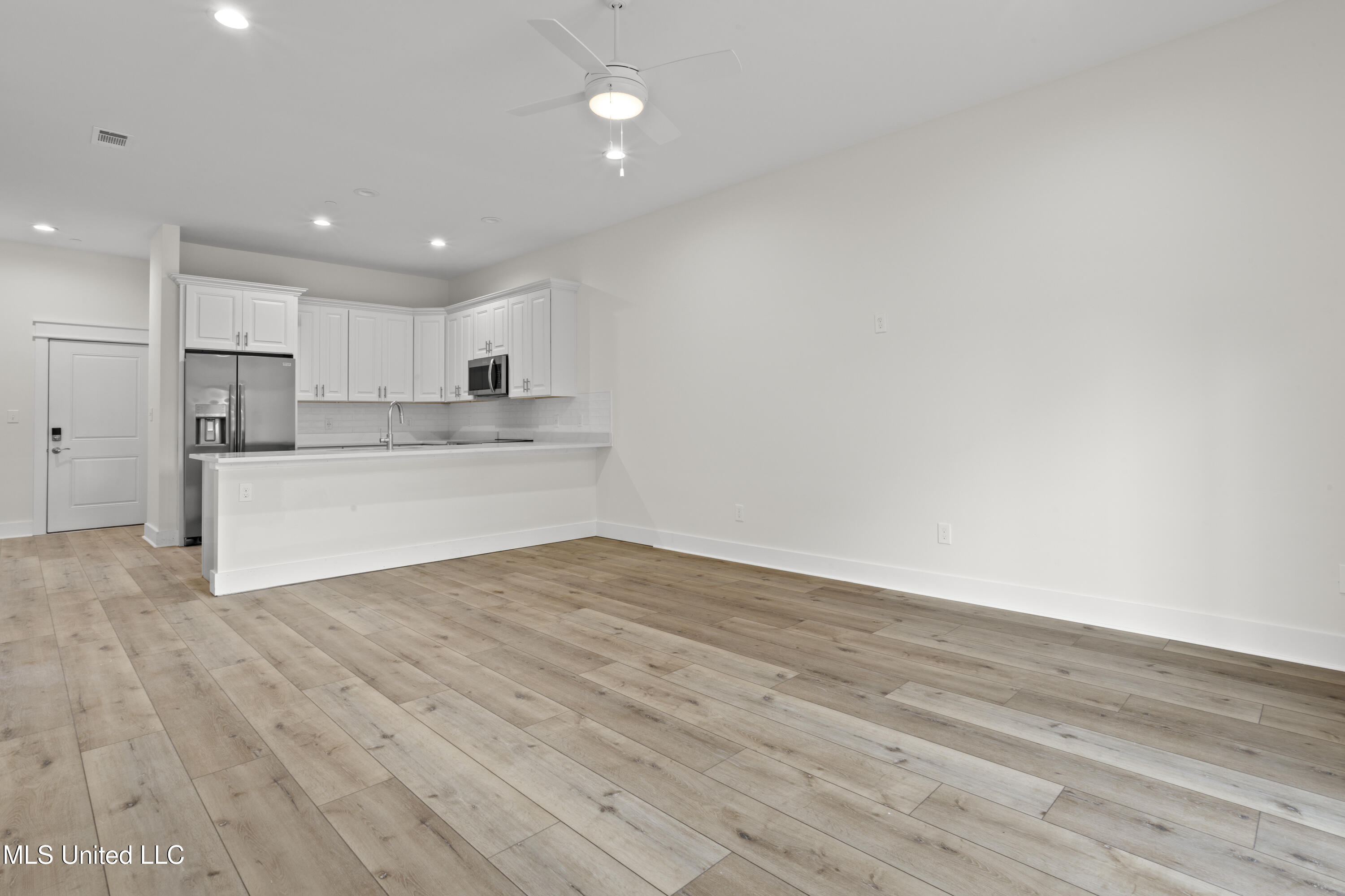 124 Court Unit #206 Street Property Photo 8