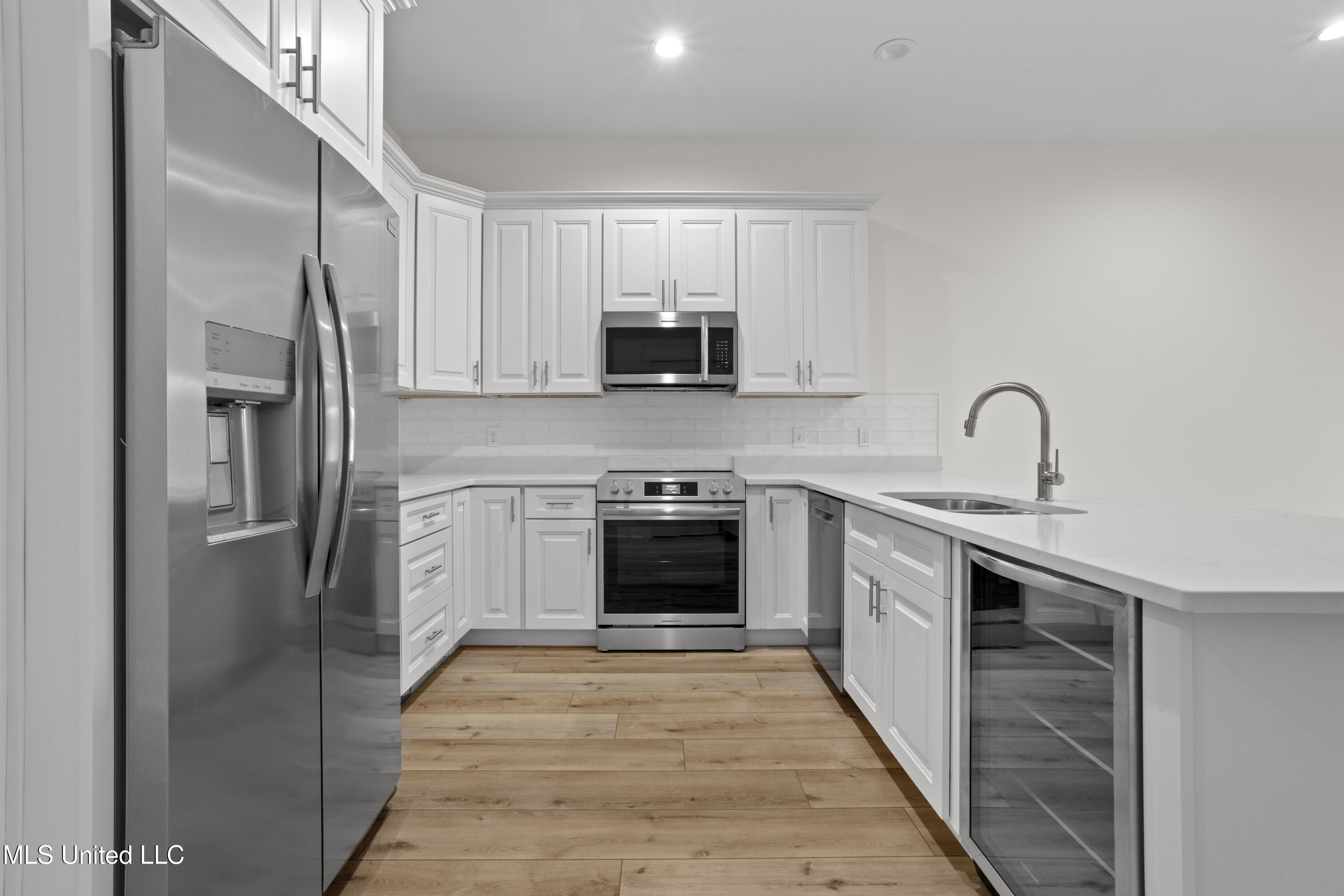 124 Court Unit #206 Street Property Photo 12