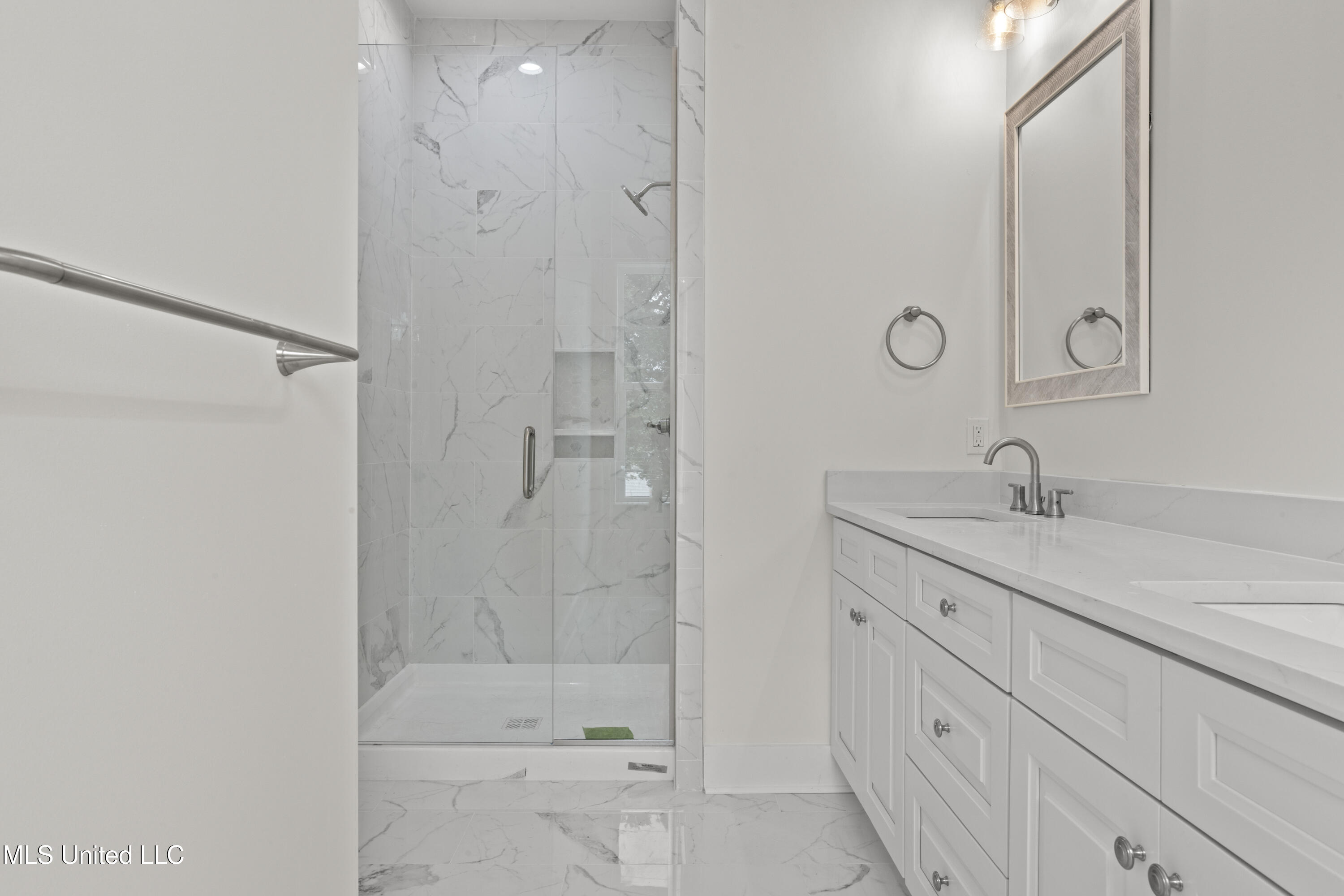 124 Court Unit #206 Street Property Photo 23