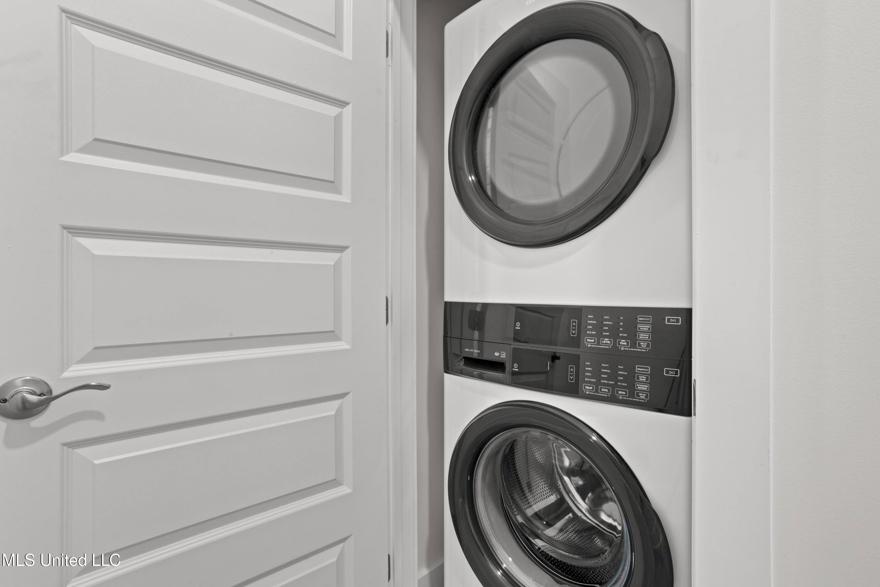 124 Court Unit #206 Street Property Photo 27