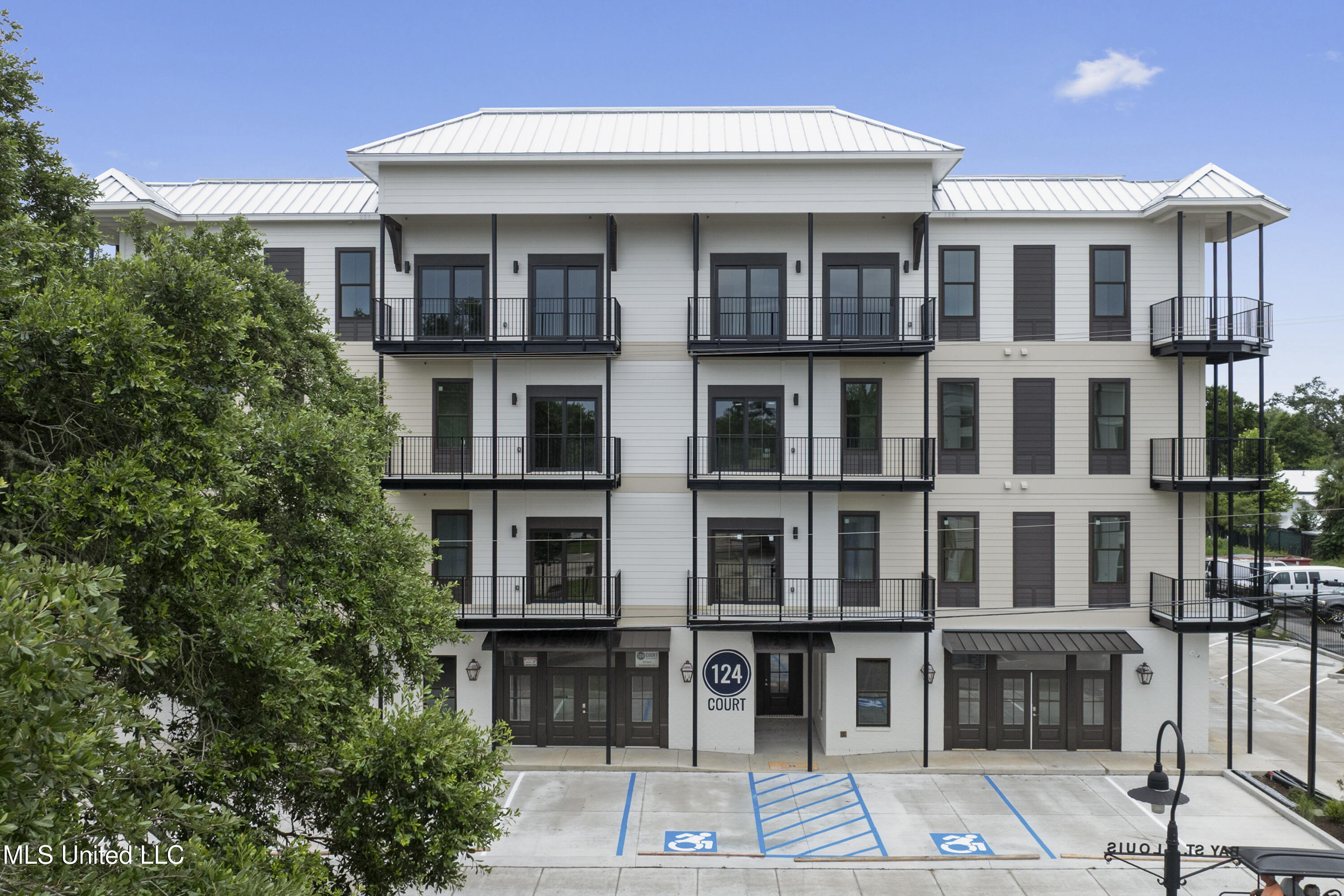 124 Court Unit #206 Street Property Photo 35