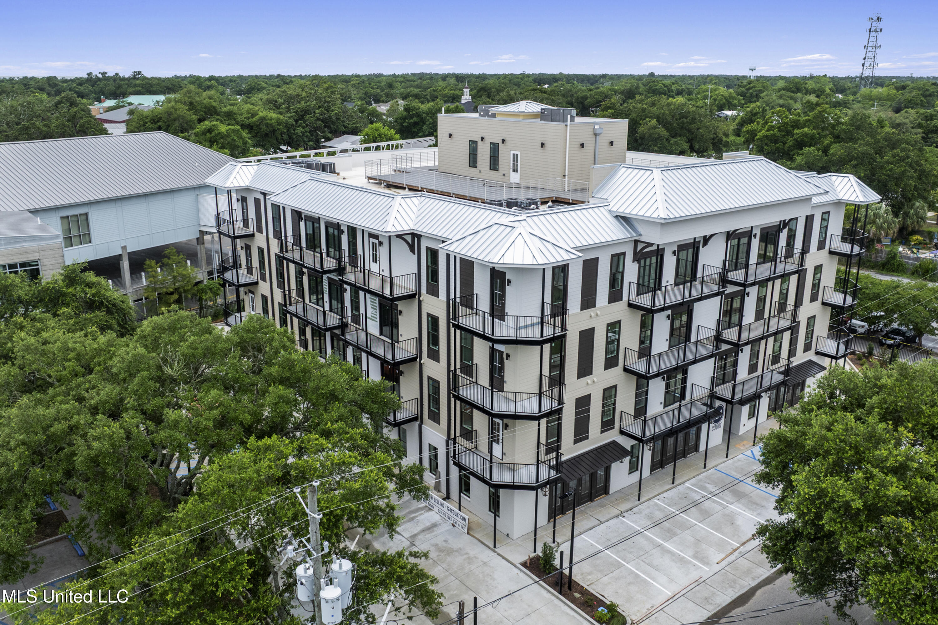 124 Court Unit #206 Street Property Photo 43