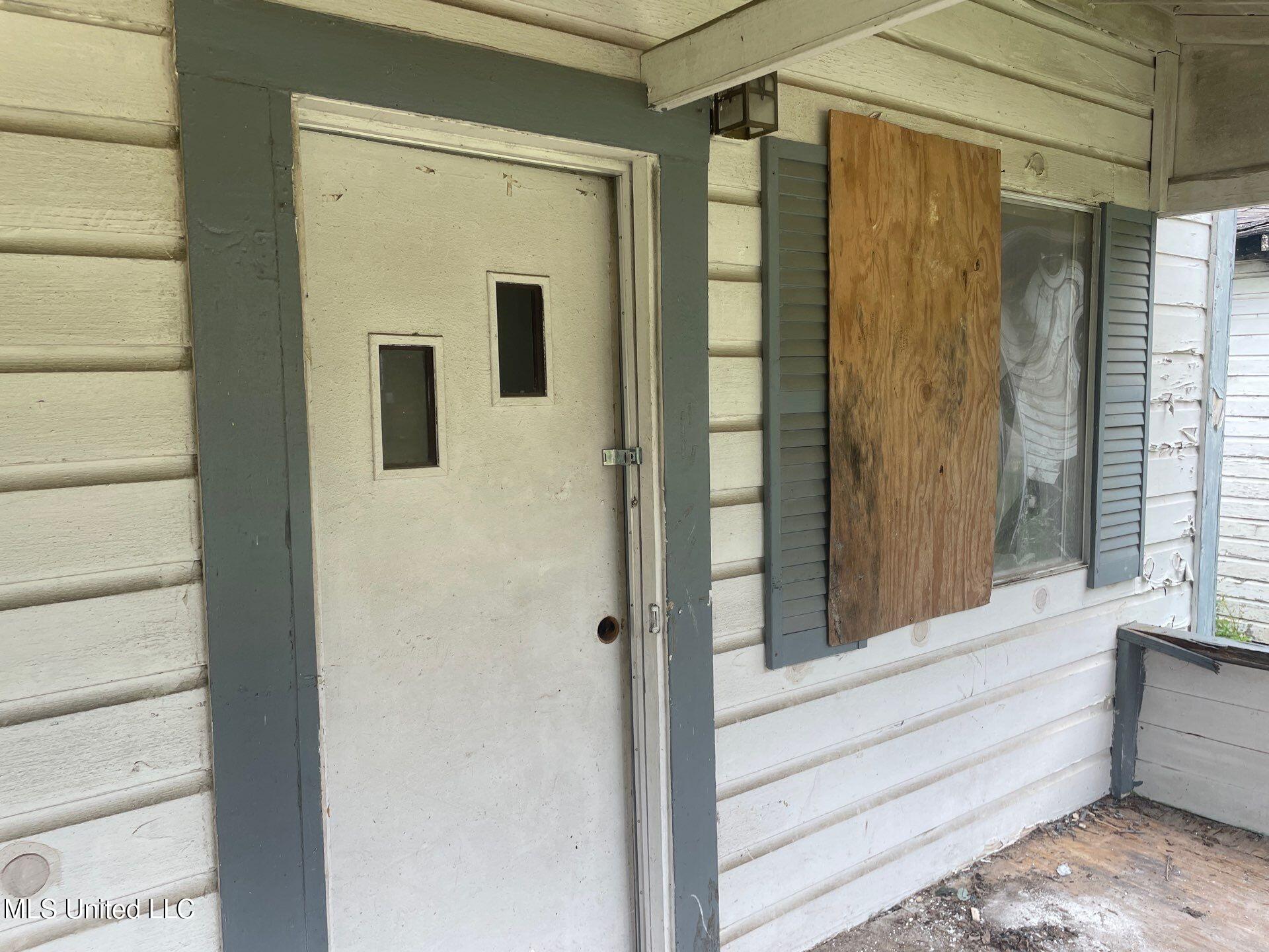 1717 9th Avenue Property Photo 2