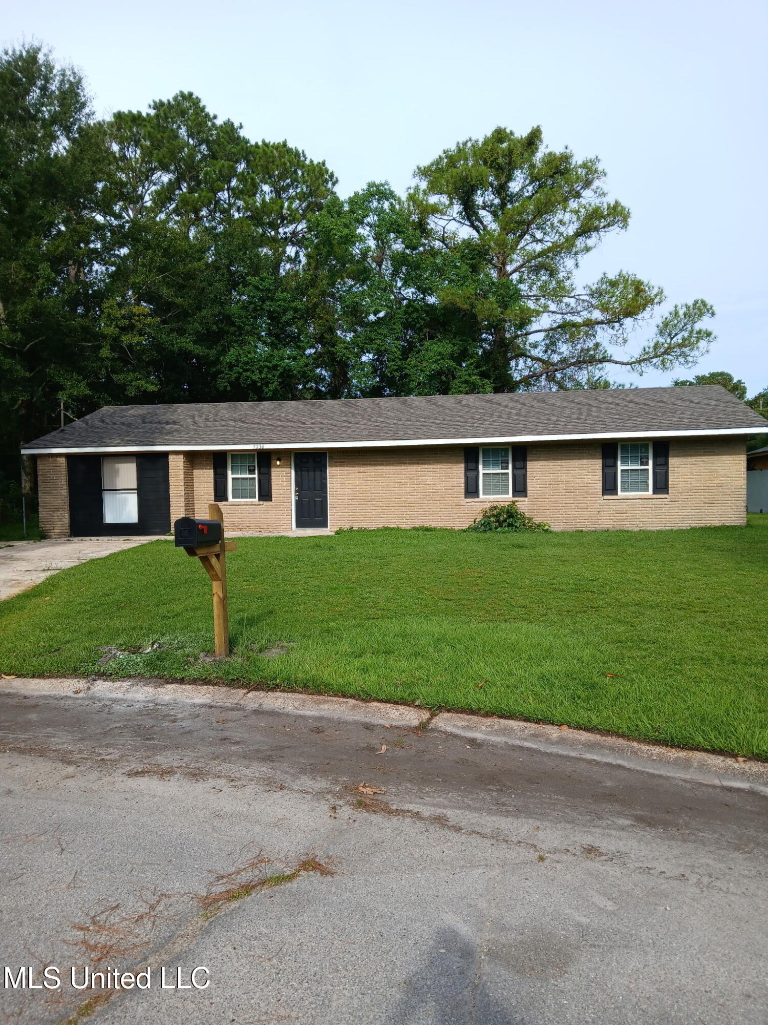 5736 Eastwood Drive Property Photo 1