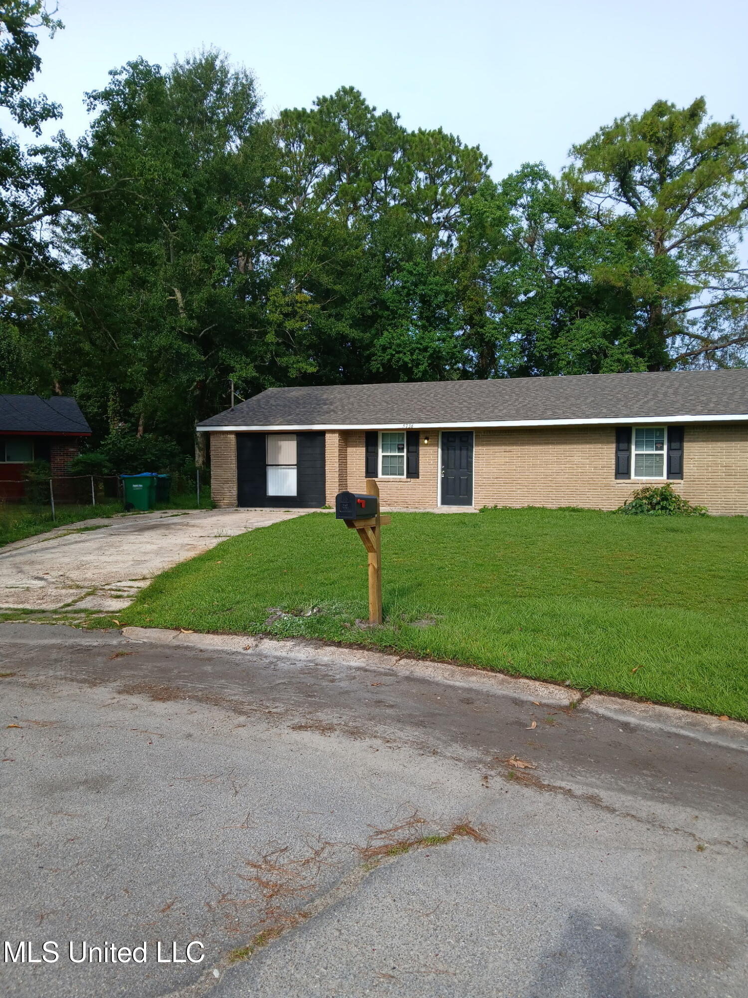 5736 Eastwood Drive Property Photo 2