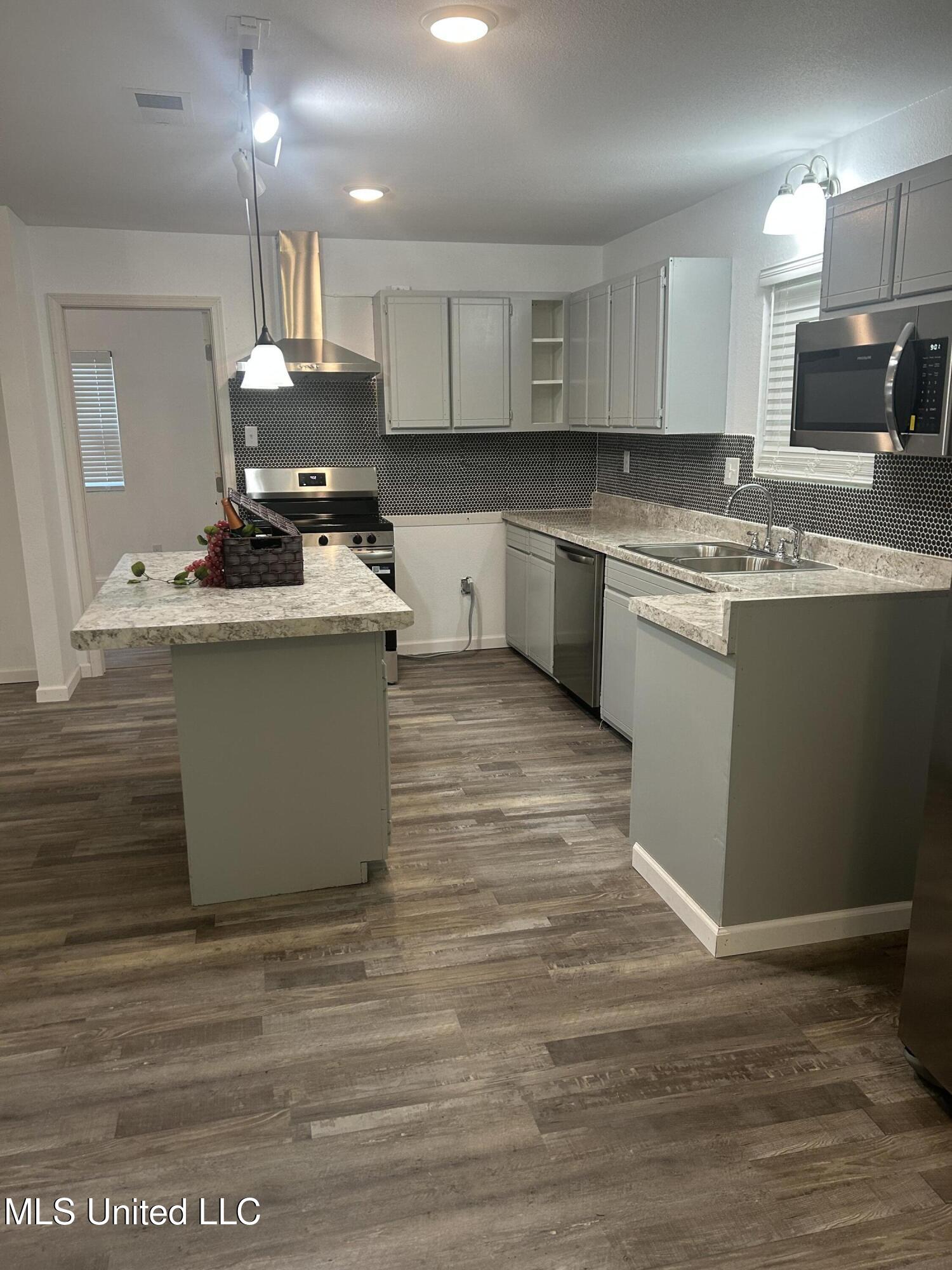 5736 Eastwood Drive Property Photo 5