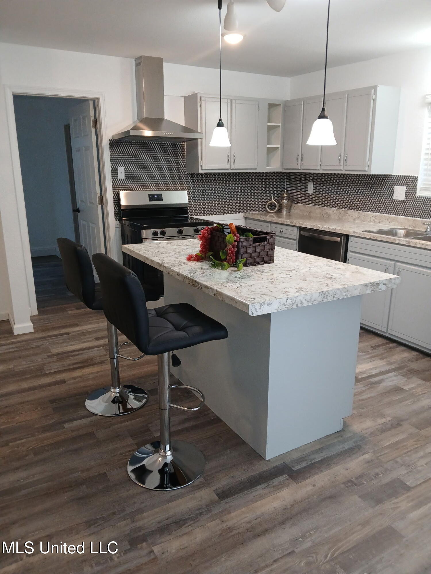 5736 Eastwood Drive Property Photo 6