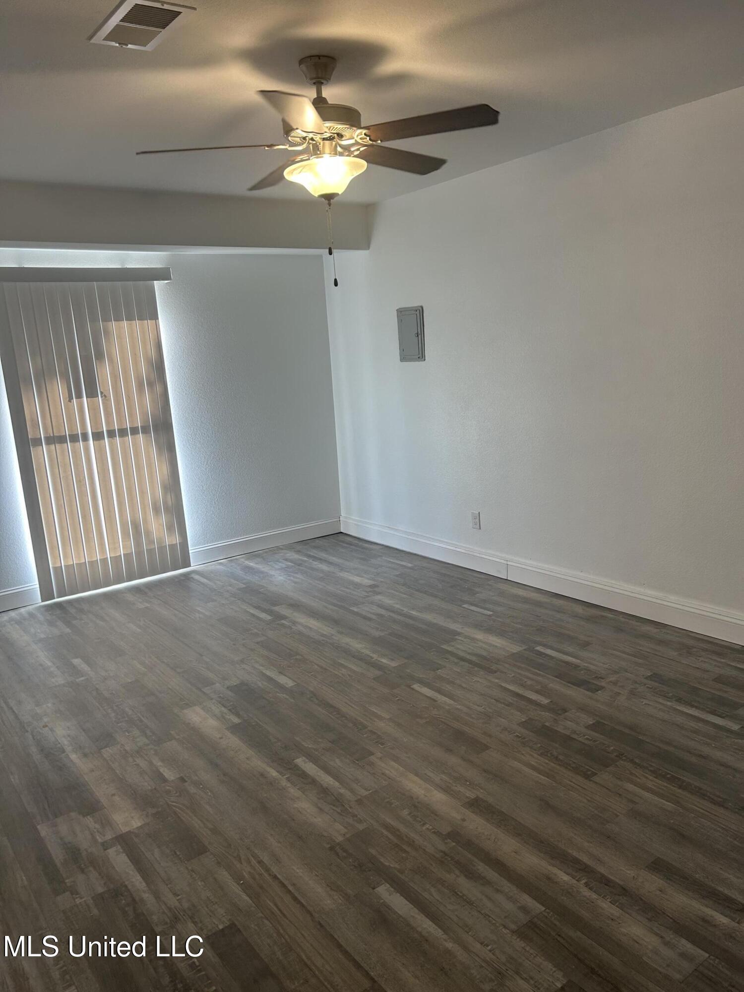 5736 Eastwood Drive Property Photo 9