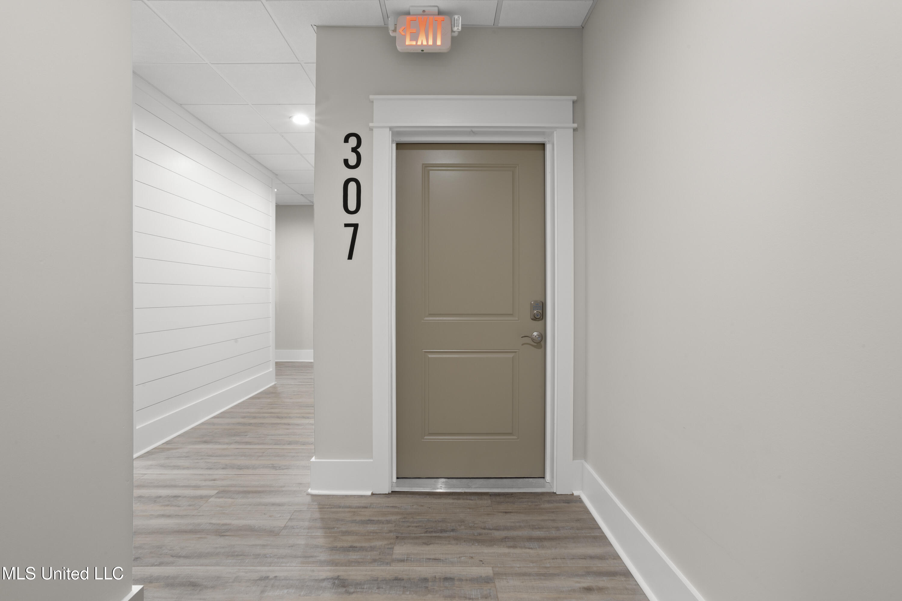 124 Court Unit #204 Street Property Photo 2