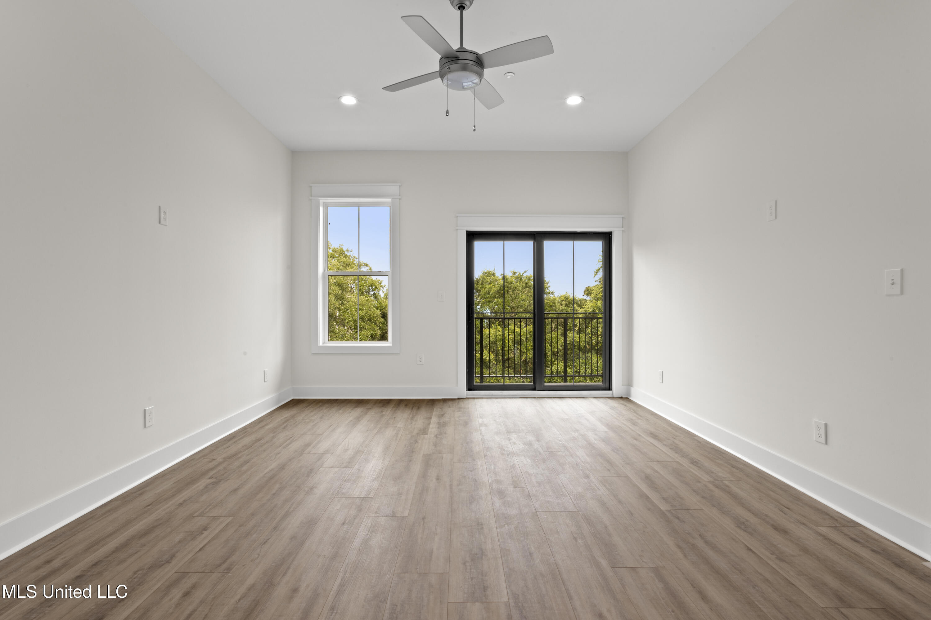 124 Court Unit #204 Street Property Photo 3