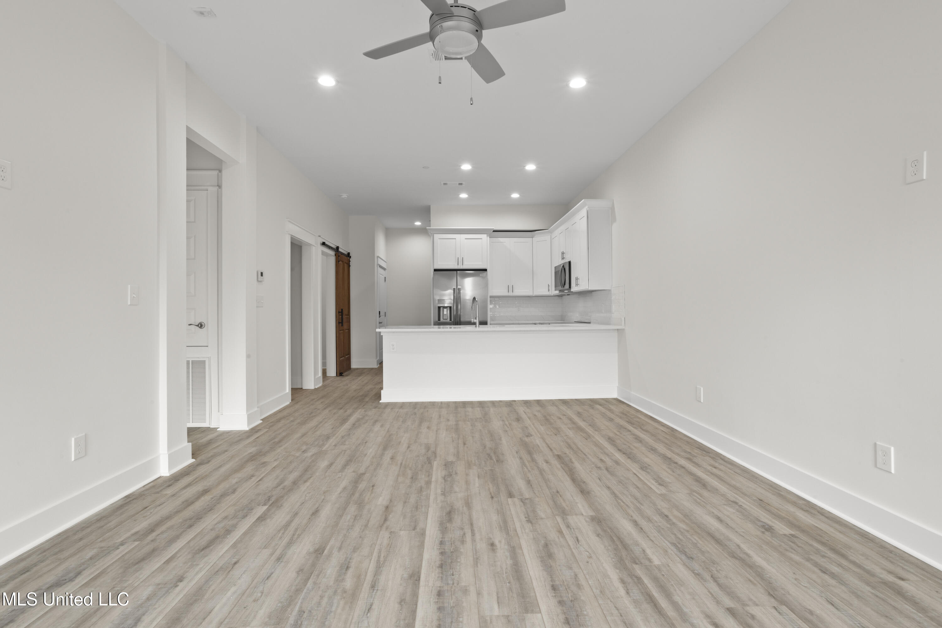 124 Court Unit #204 Street Property Photo 4