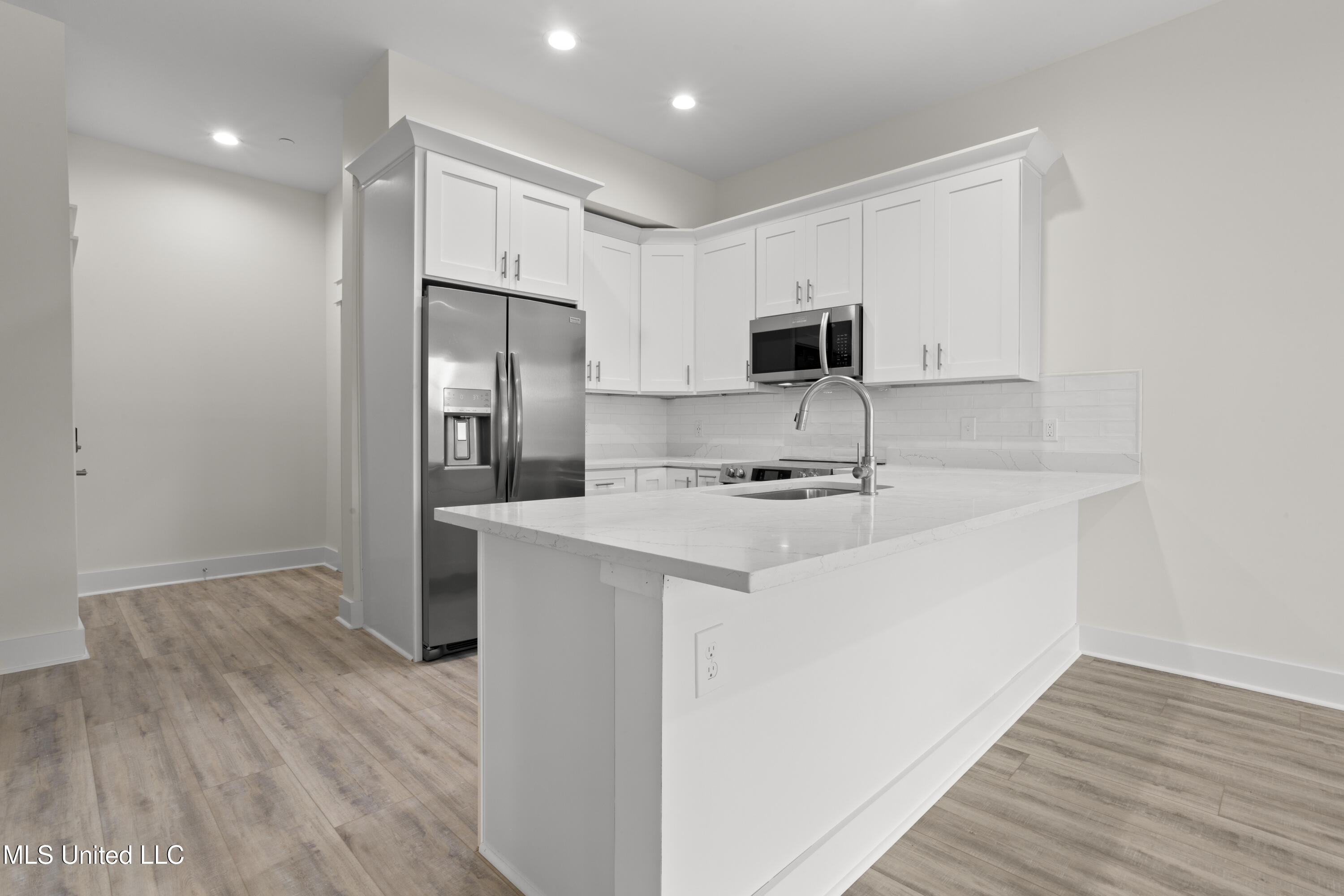 124 Court Unit #204 Street Property Photo 6