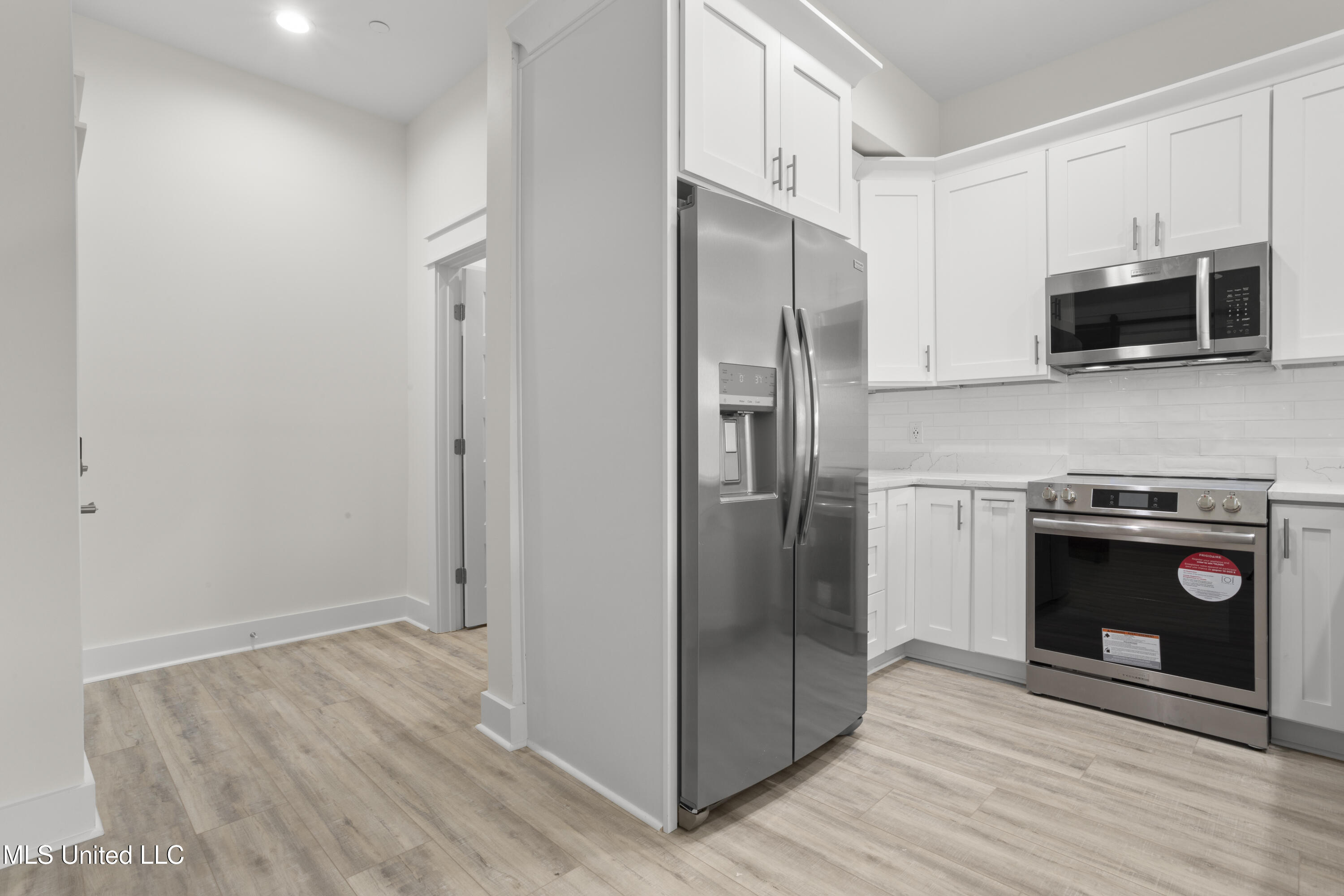 124 Court Unit #204 Street Property Photo 7