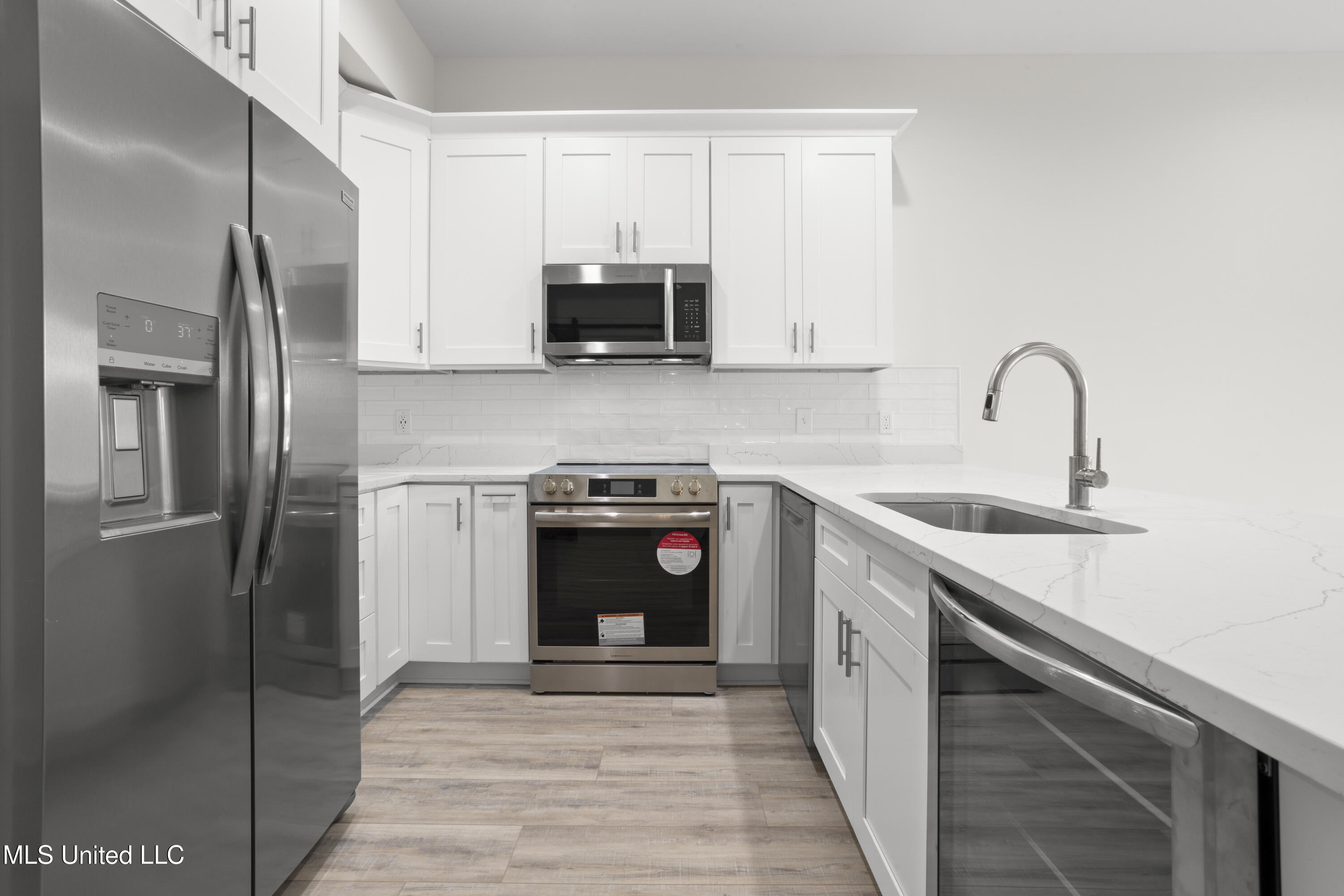 124 Court Unit #204 Street Property Photo 8