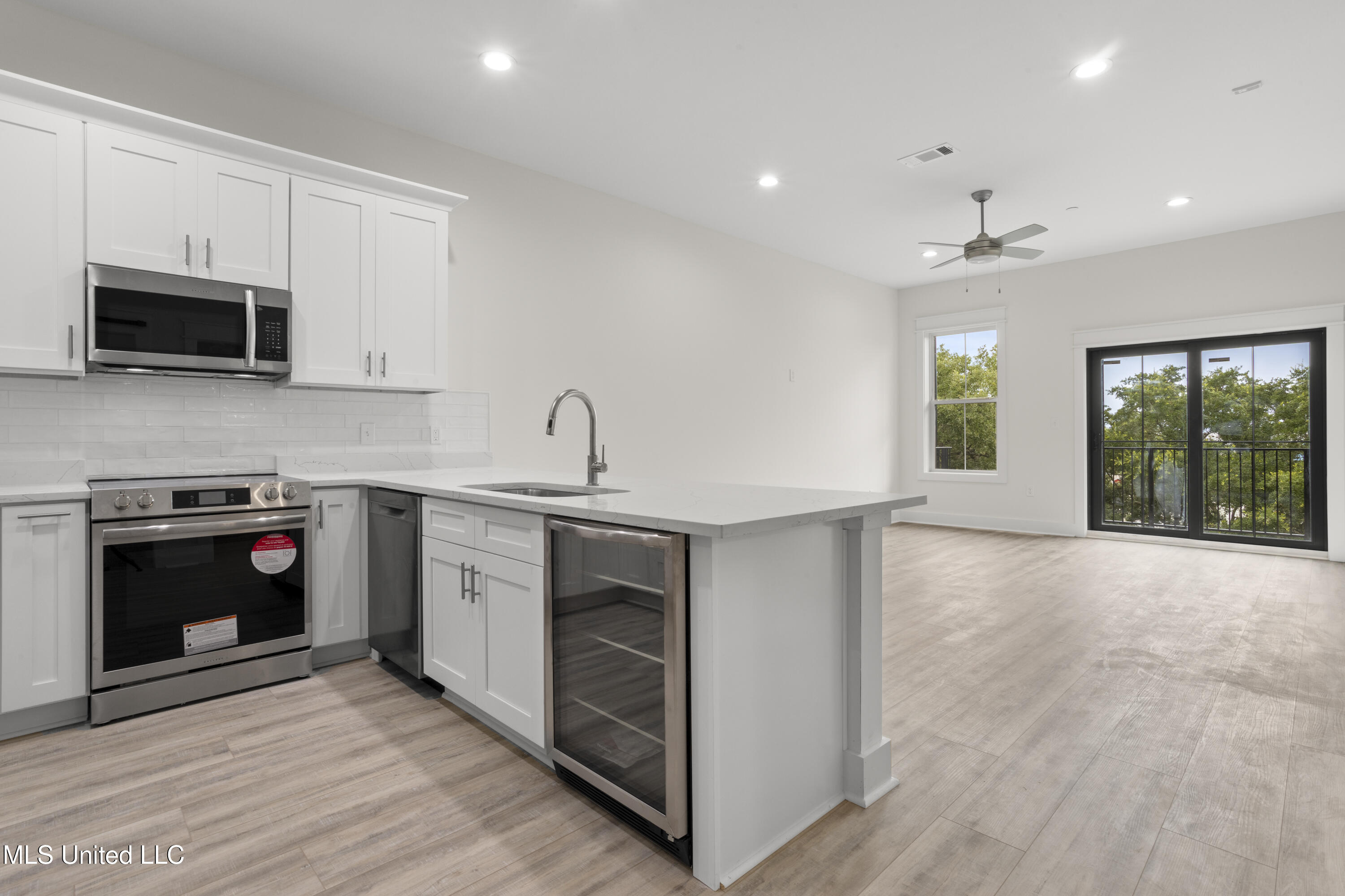 124 Court Unit #204 Street Property Photo 9