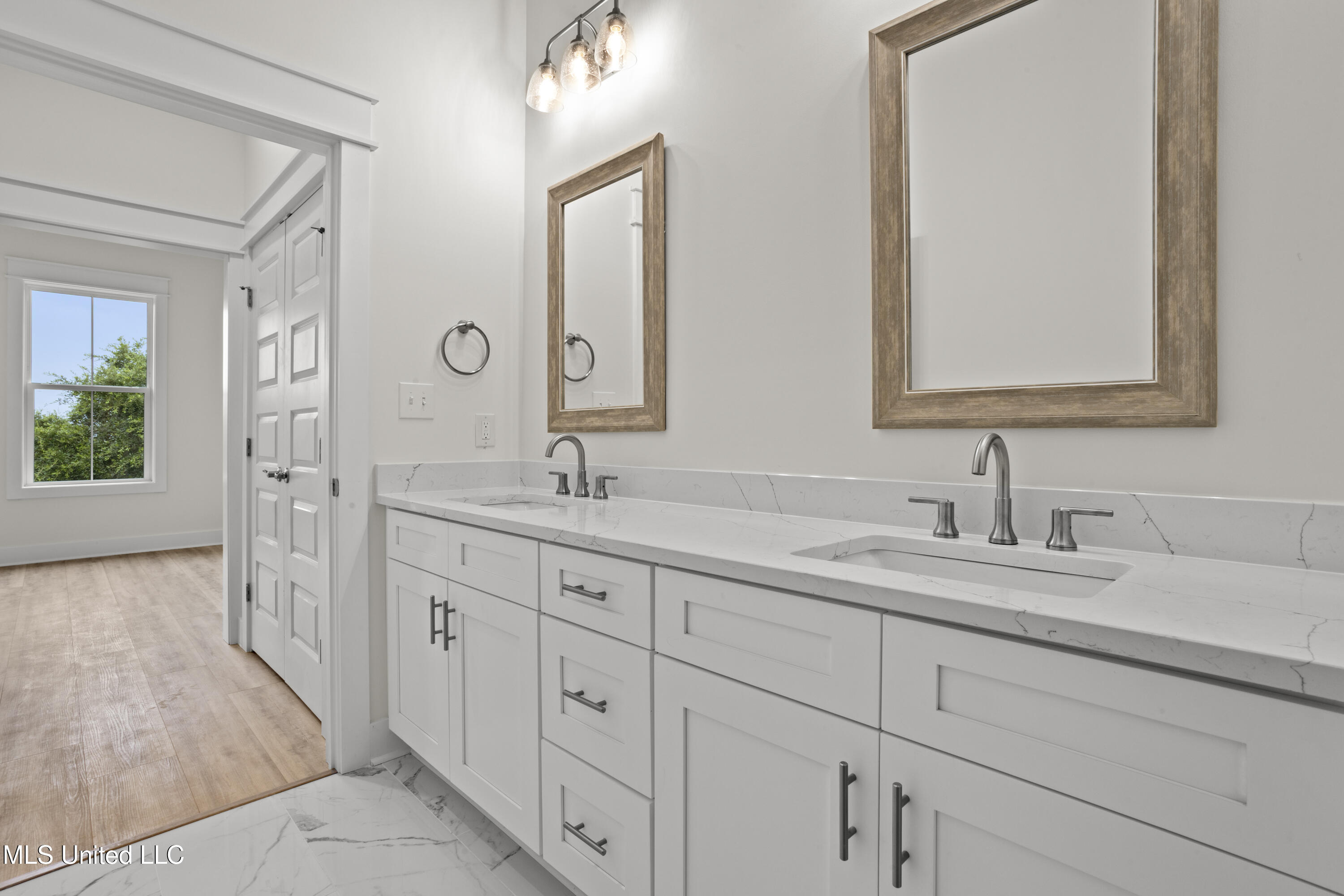 124 Court Unit #204 Street Property Photo 14