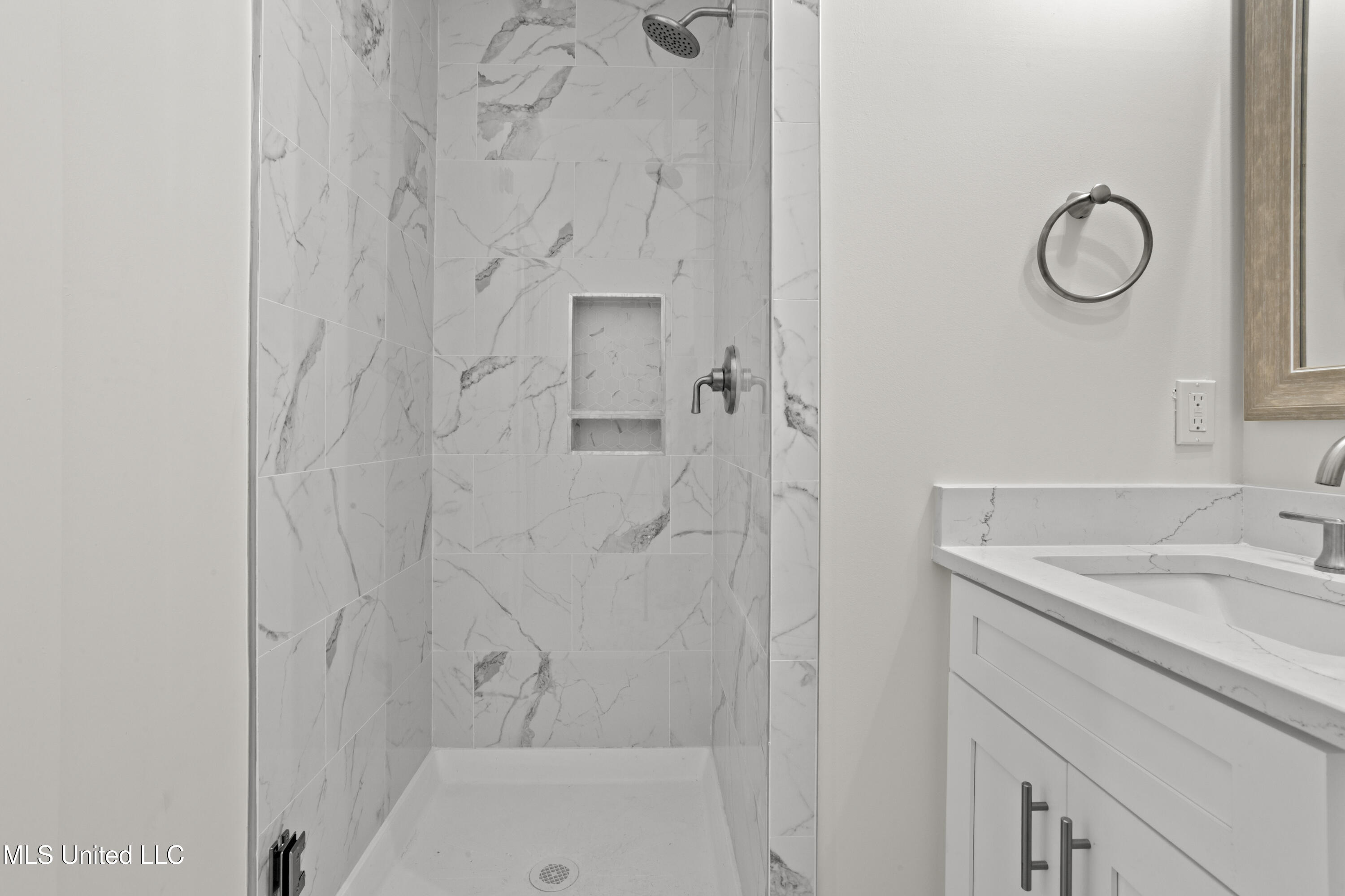 124 Court Unit #204 Street Property Photo 21