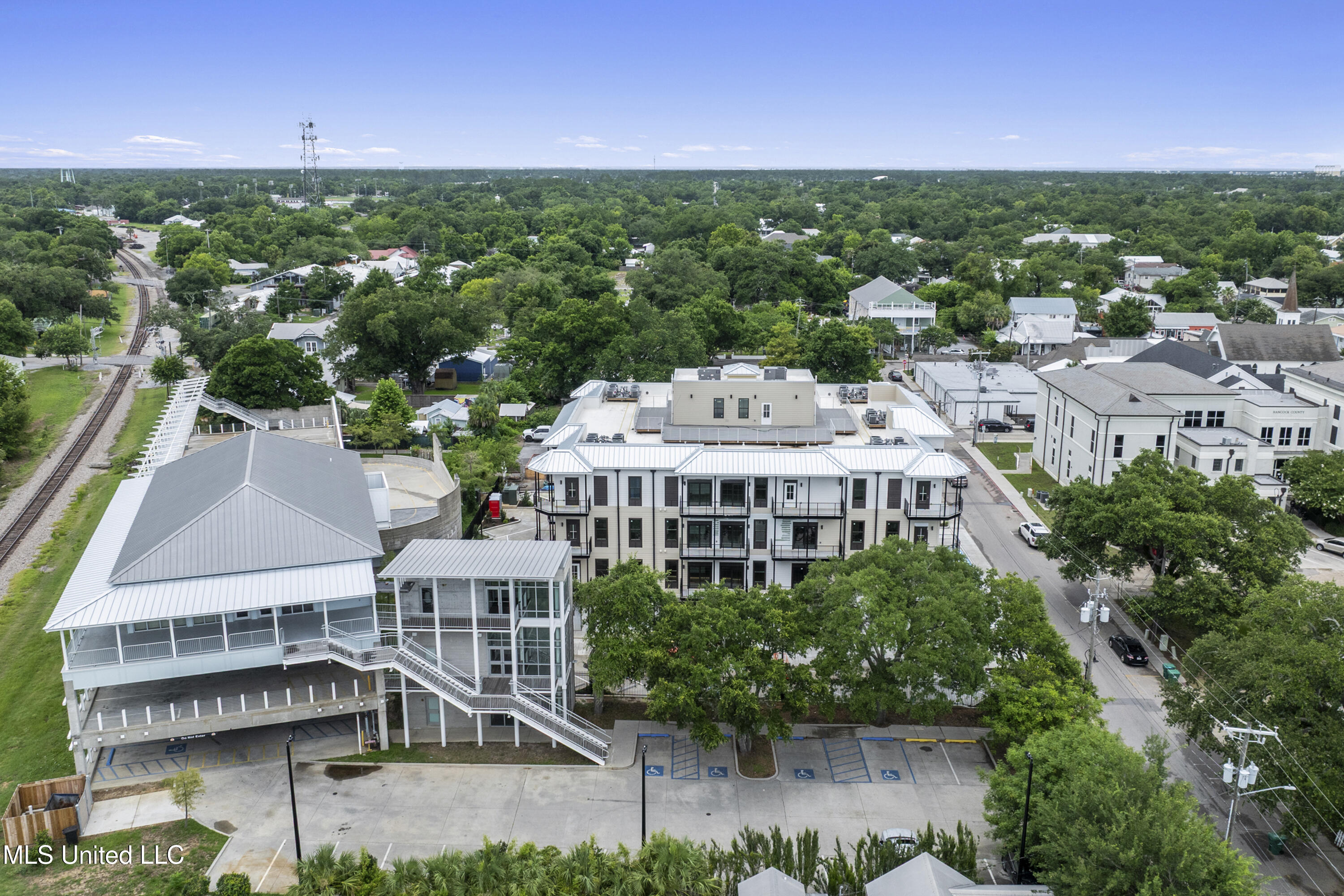 124 Court Unit #204 Street Property Photo 44