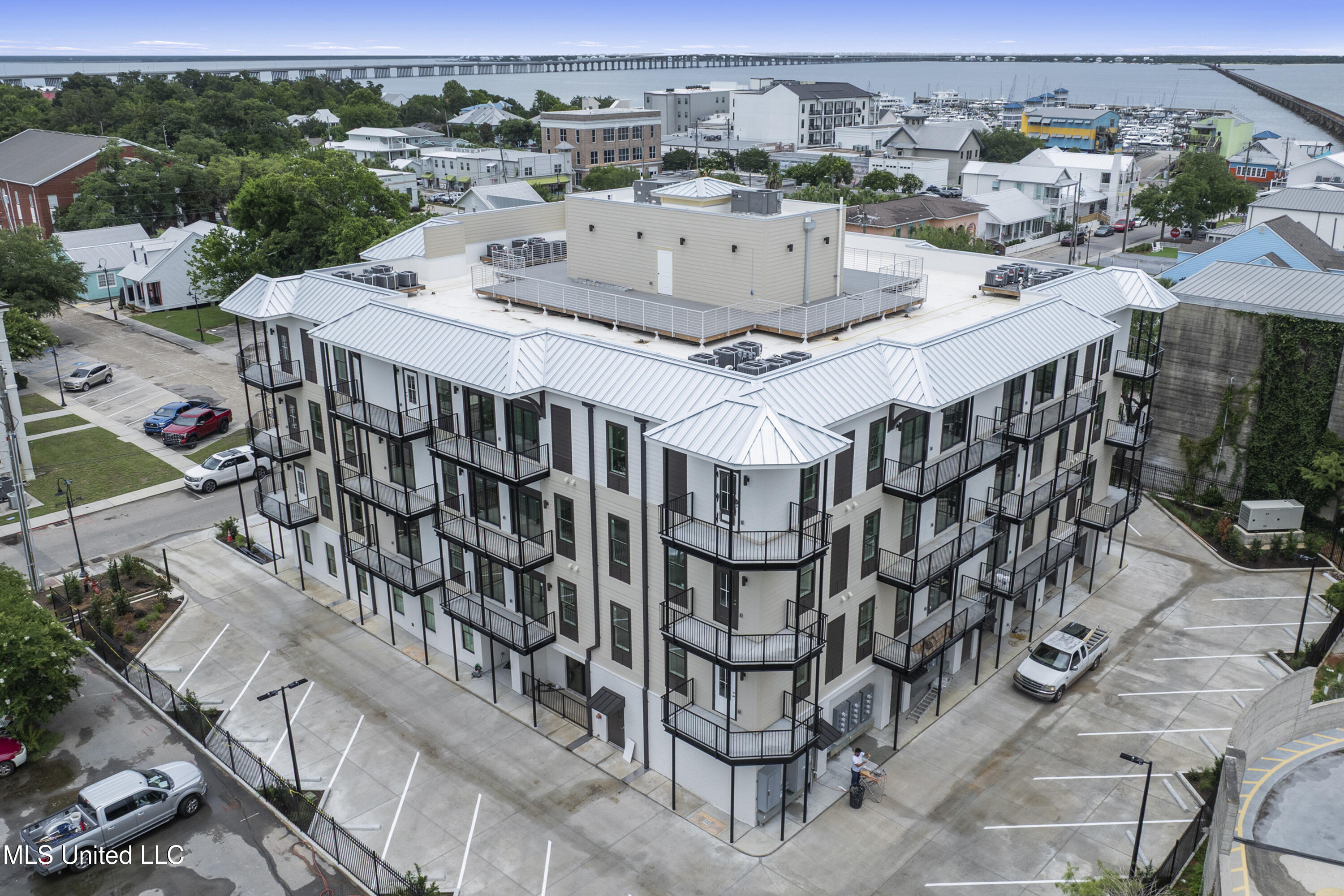 124 Court Unit #204 Street Property Photo 49