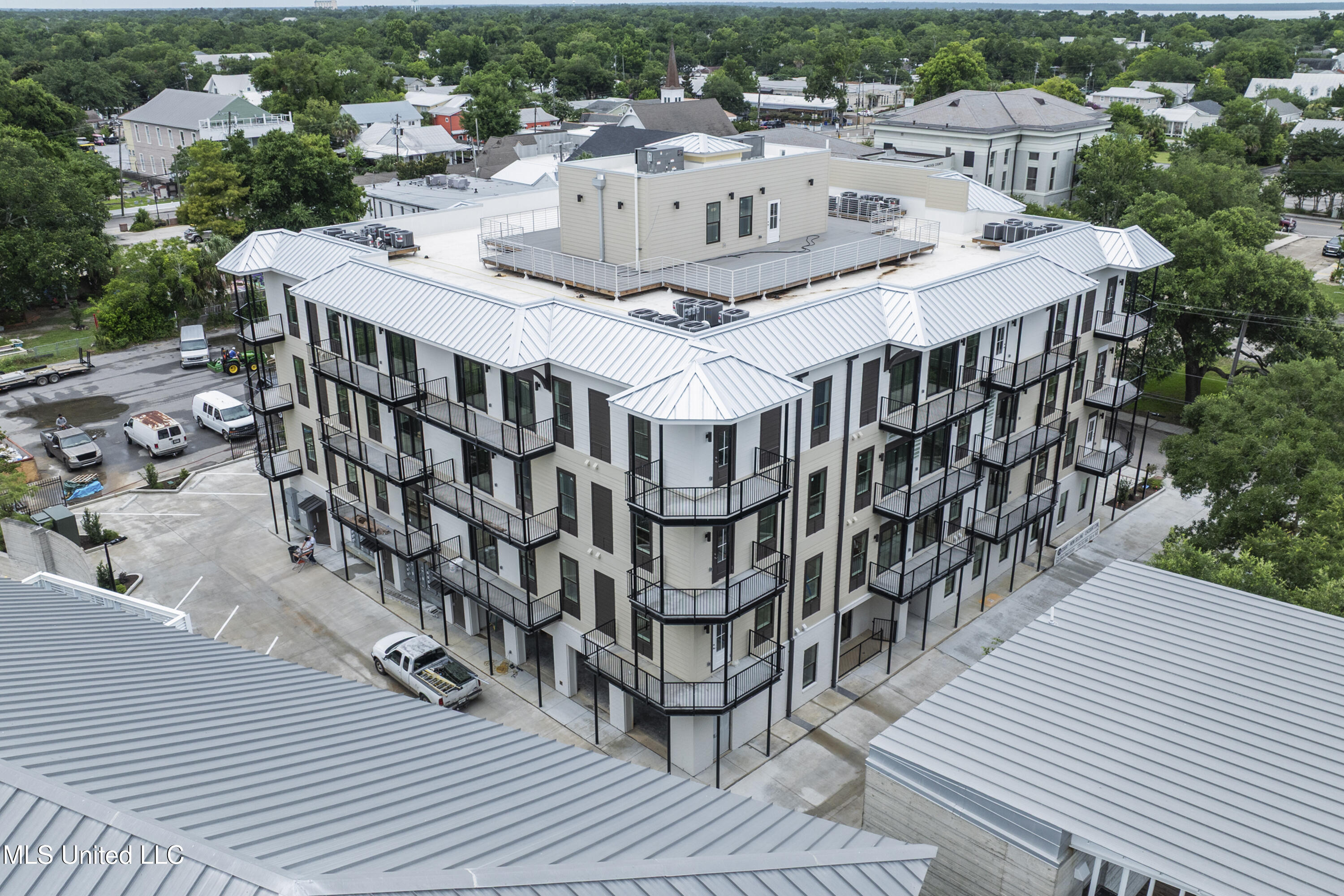 124 Court Unit #204 Street Property Photo 50