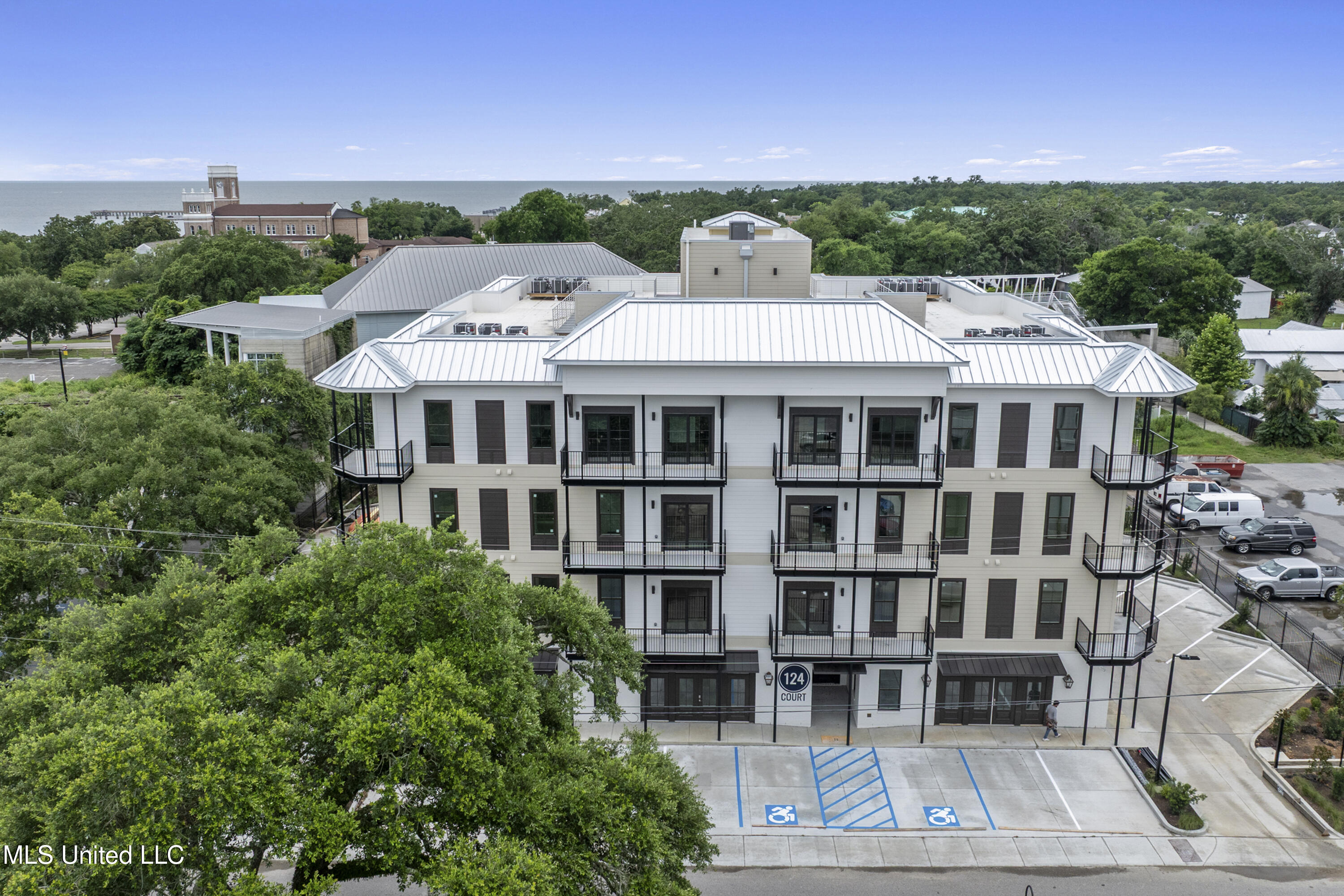 124 Court Unit #204 Street Property Photo 55