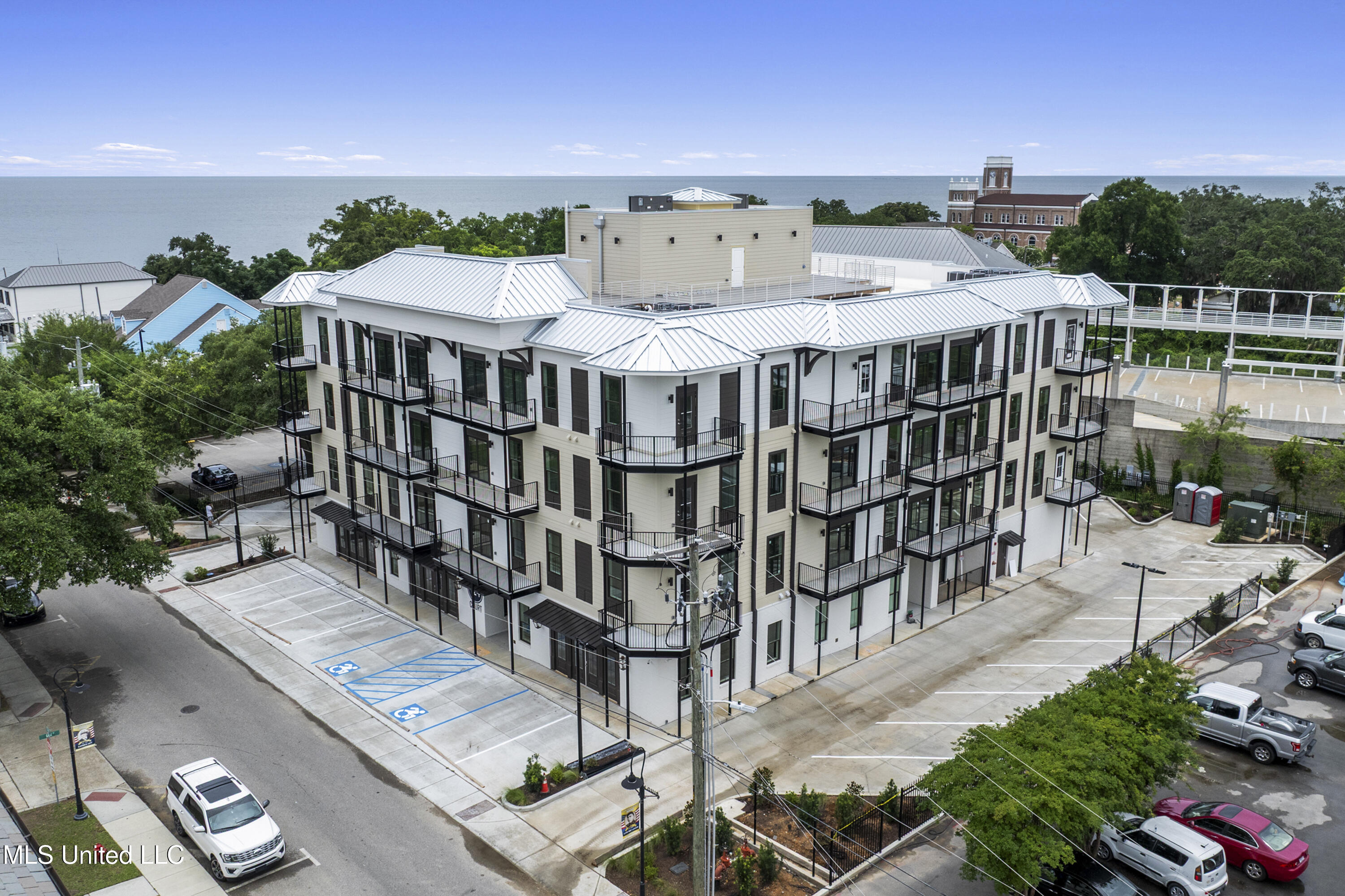 124 Court Unit #204 Street Property Photo 56