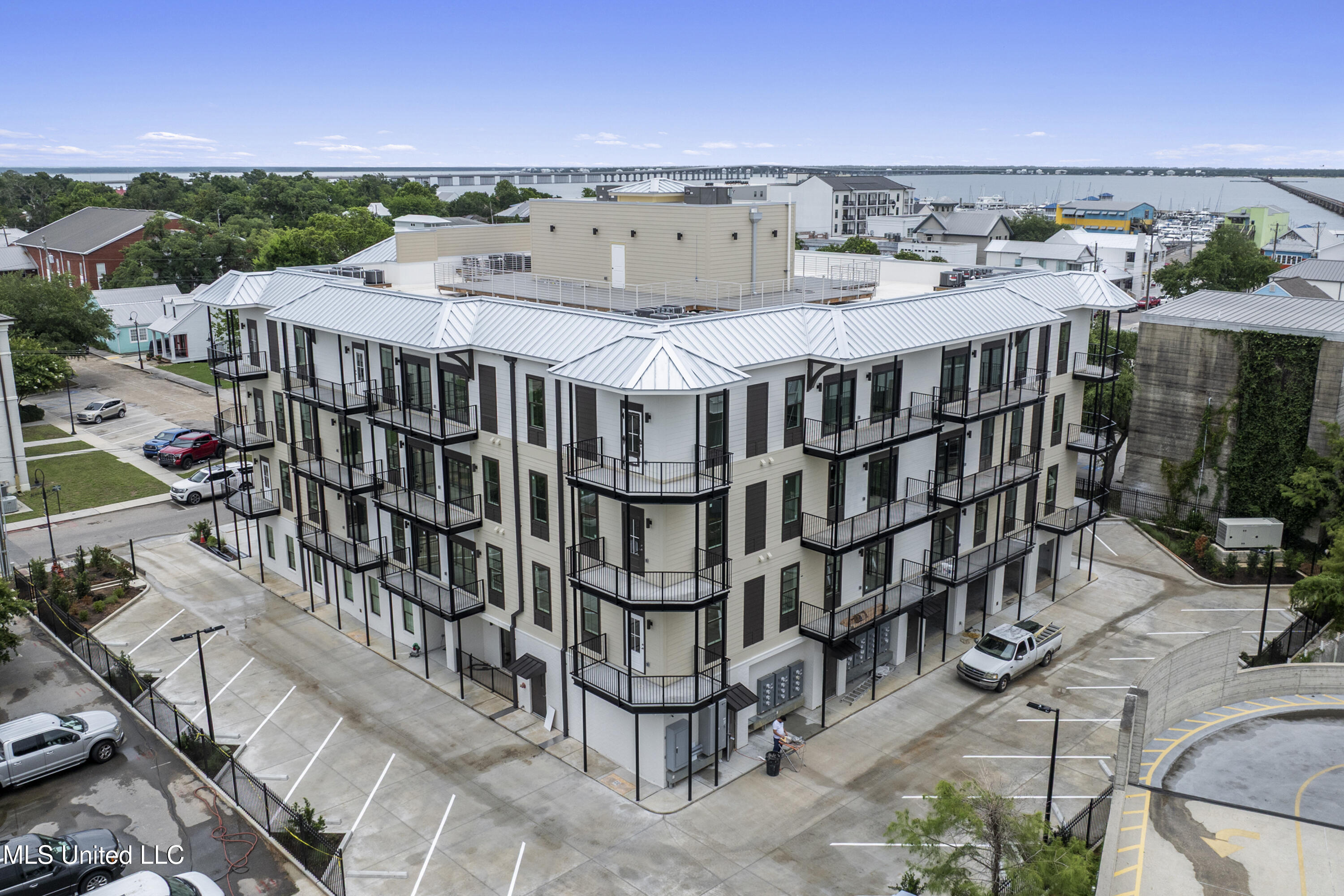 124 Court Unit #204 Street Property Photo 58