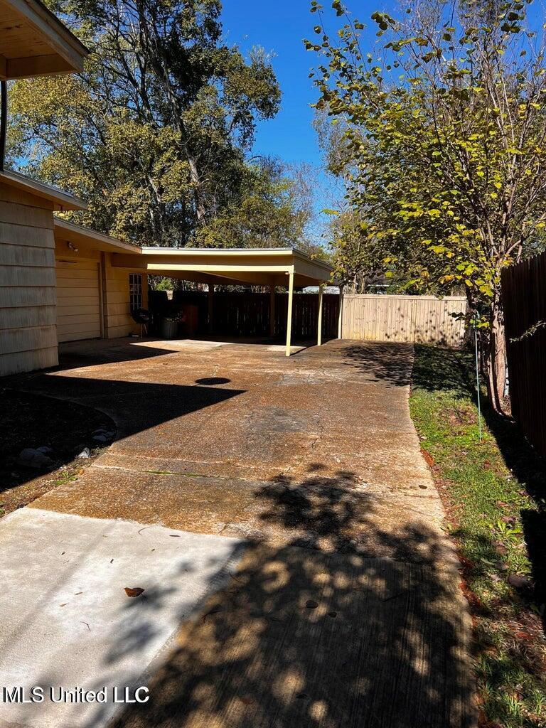 1404 Winchester Street Property Photo 4