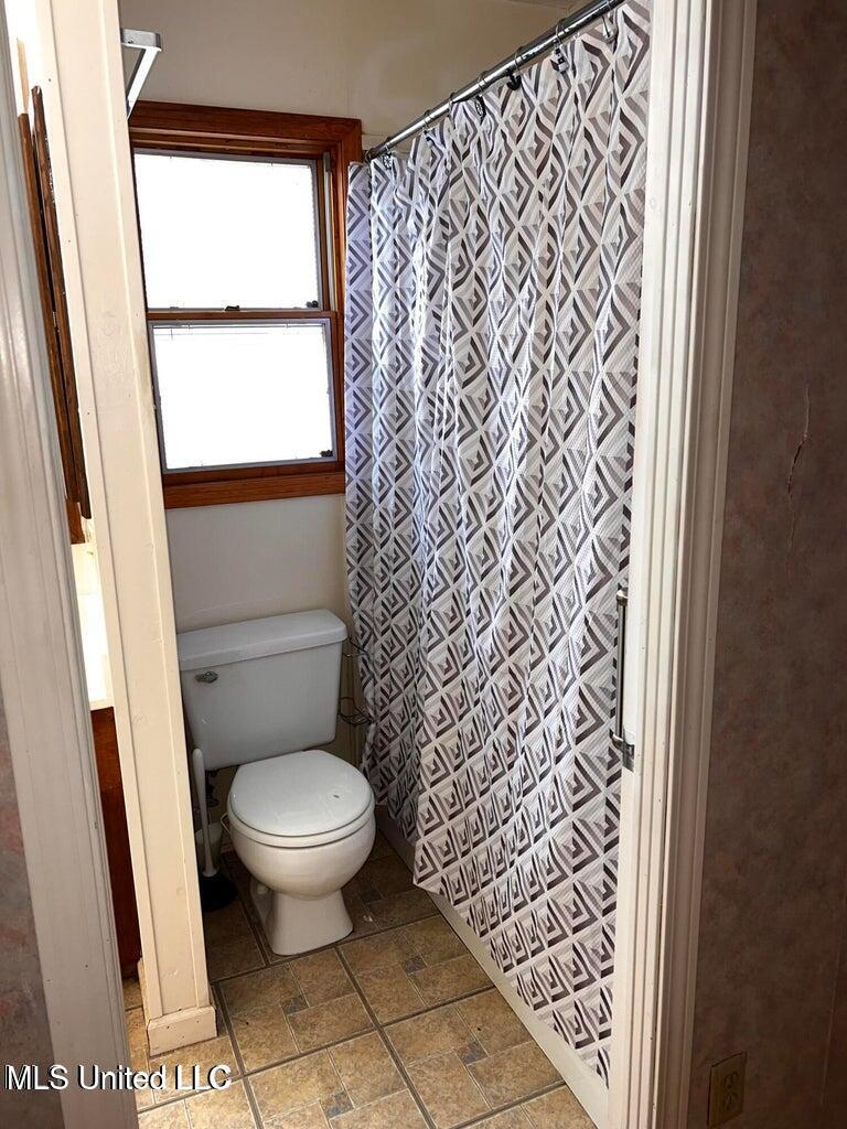 1404 Winchester Street Property Photo 28